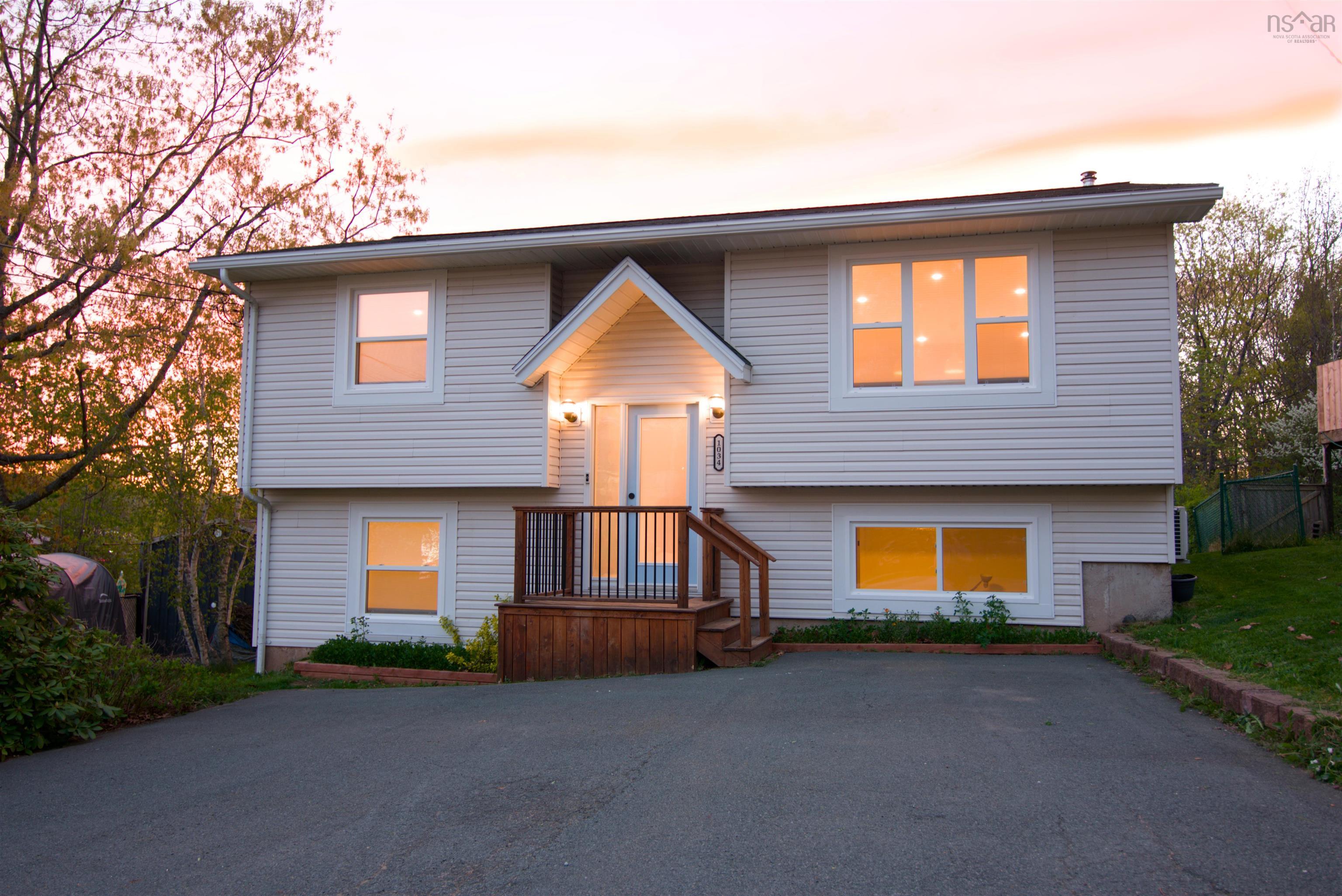 Thumbnail image for 1034 Riverside Drive MLS<sup>®</sup> 202612121