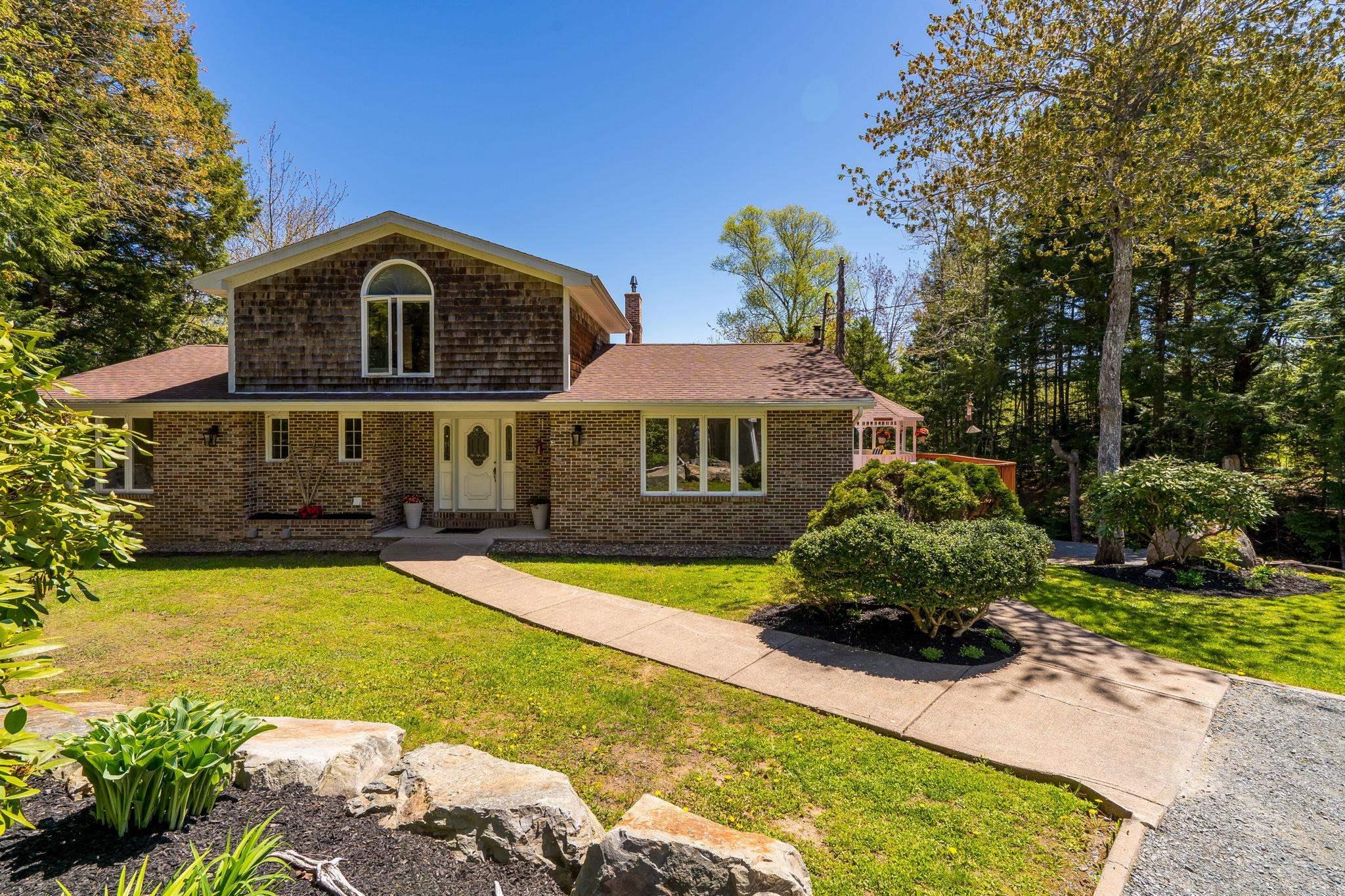Thumbnail image for 1415 Myra Road MLS<sup>®</sup> 202612157