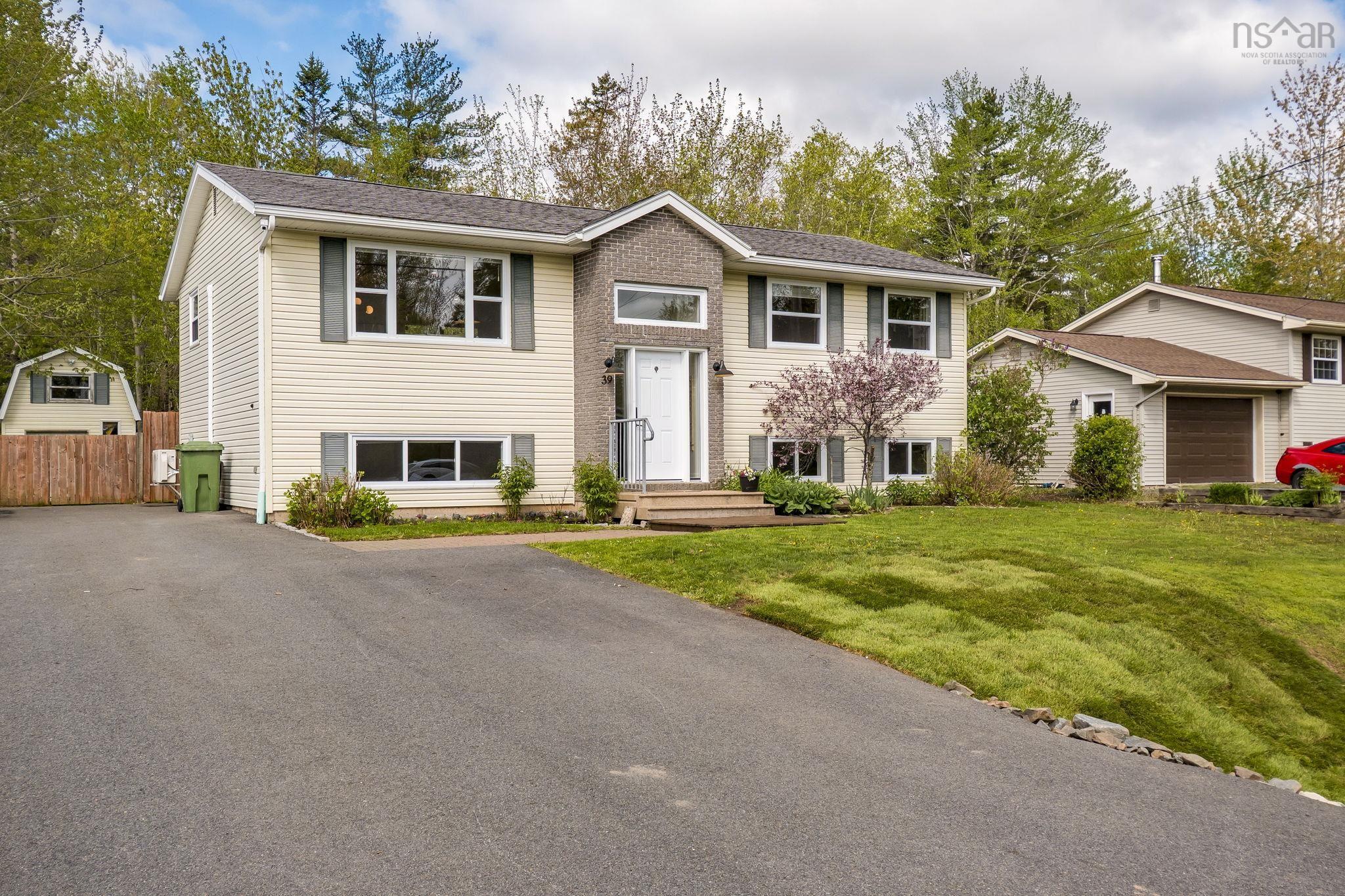 Thumbnail image for 39 Boyd Avenue MLS<sup>®</sup> 202612371