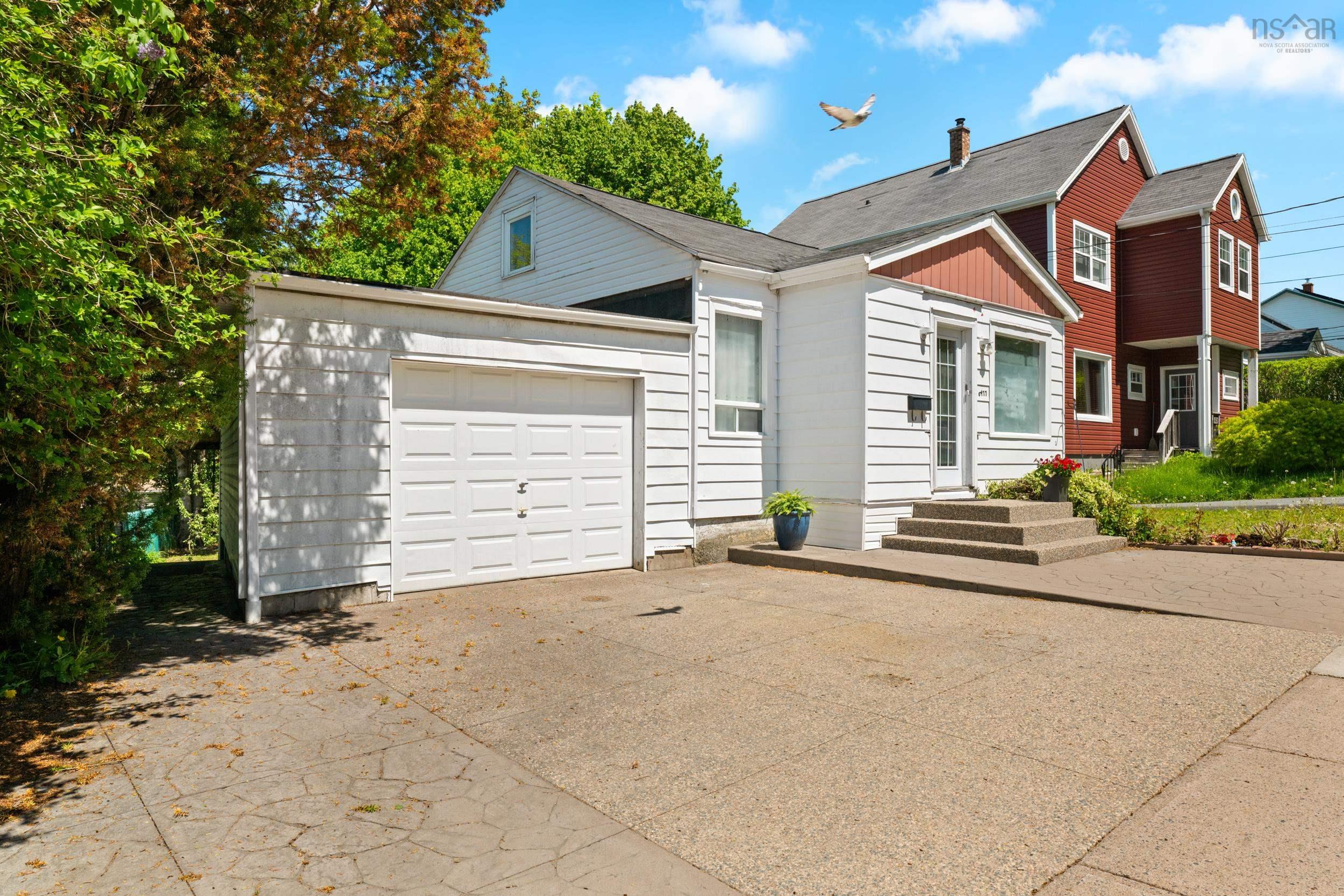 Thumbnail image for 6477 Roslyn Road MLS<sup>®</sup> 202612468