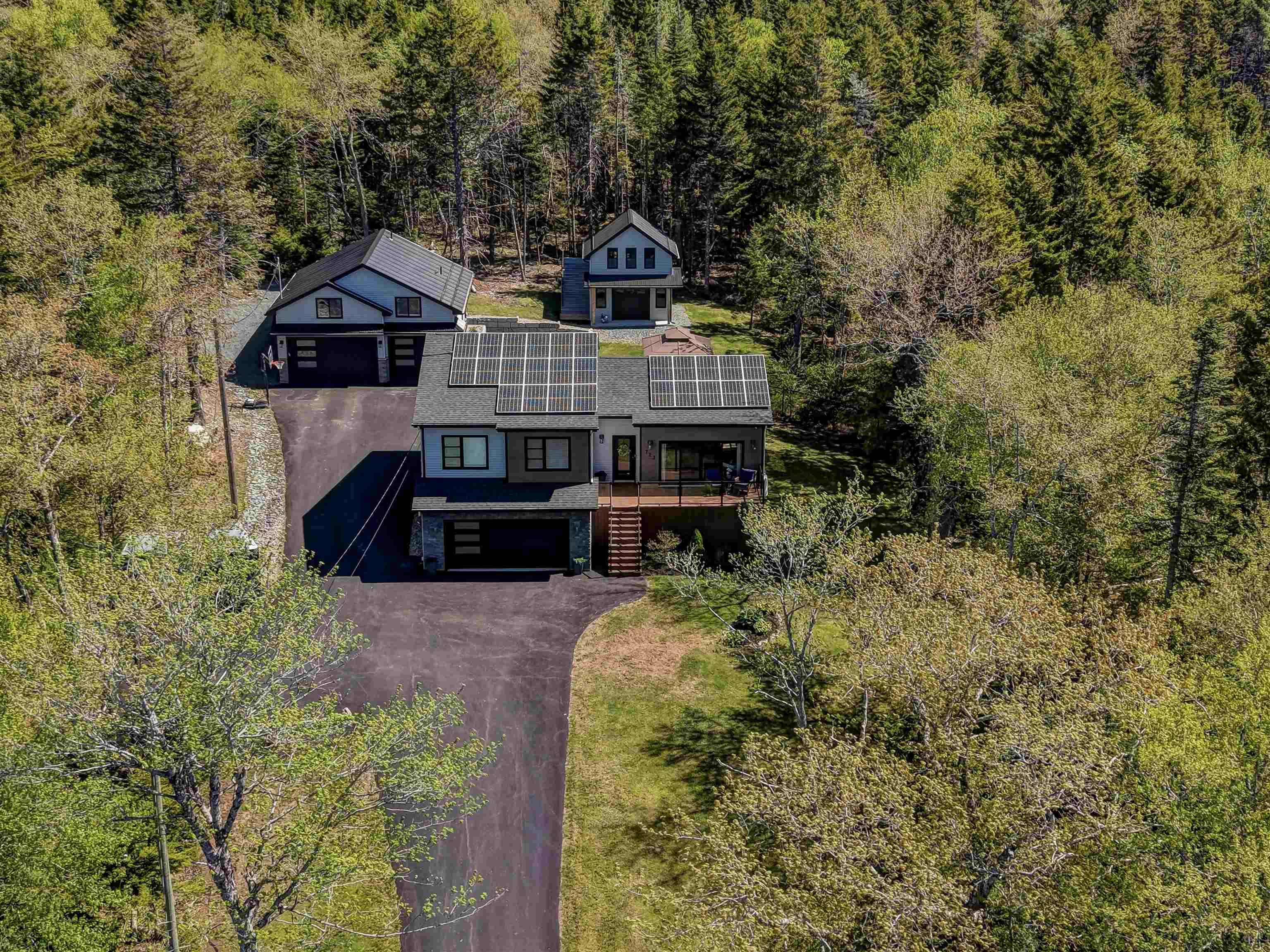 Thumbnail image for 723 McCabe Lake Drive MLS<sup>®</sup> 202612521