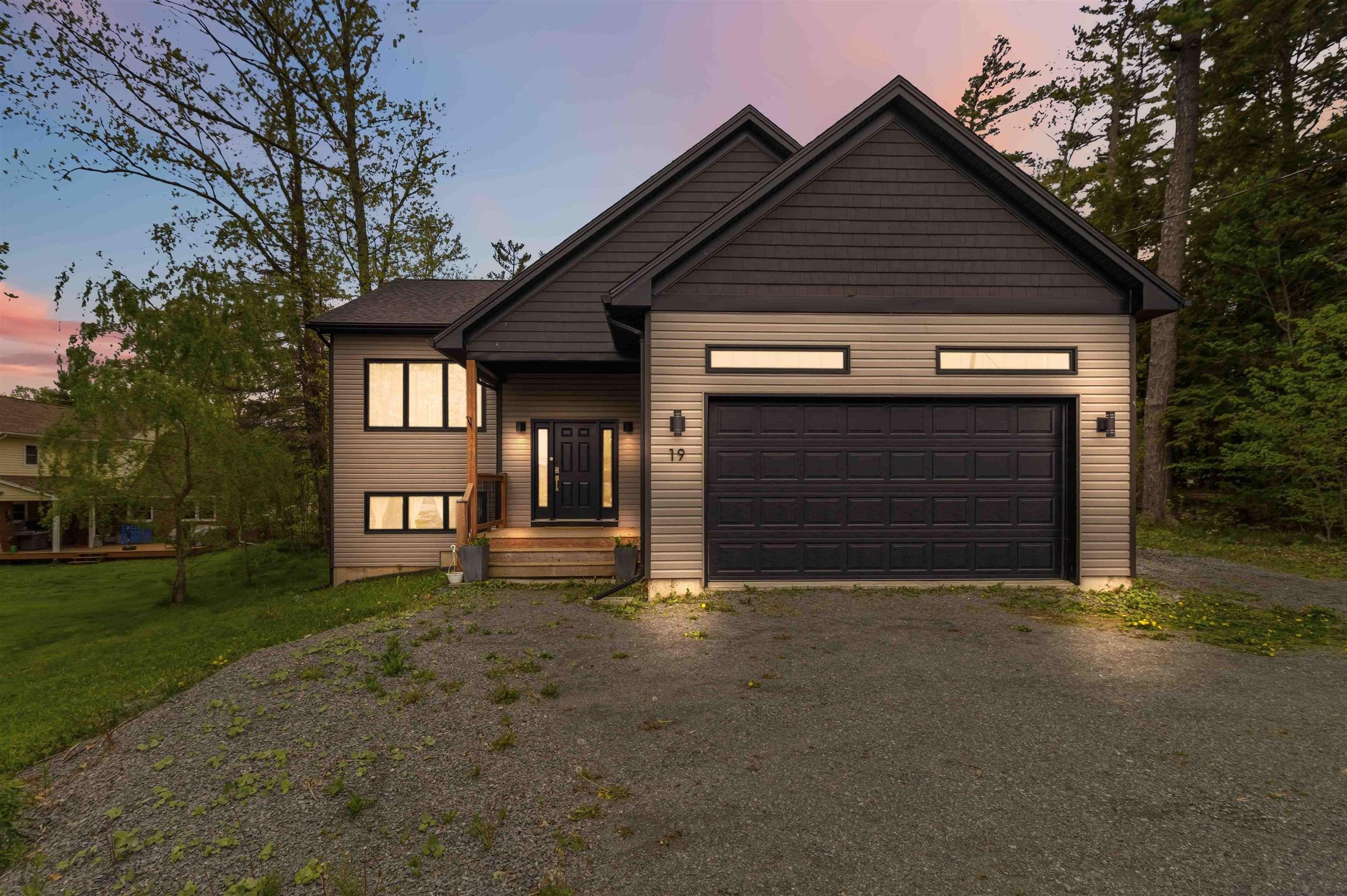 Thumbnail image for 19 PINE HILL Drive MLS<sup>®</sup> 202612549