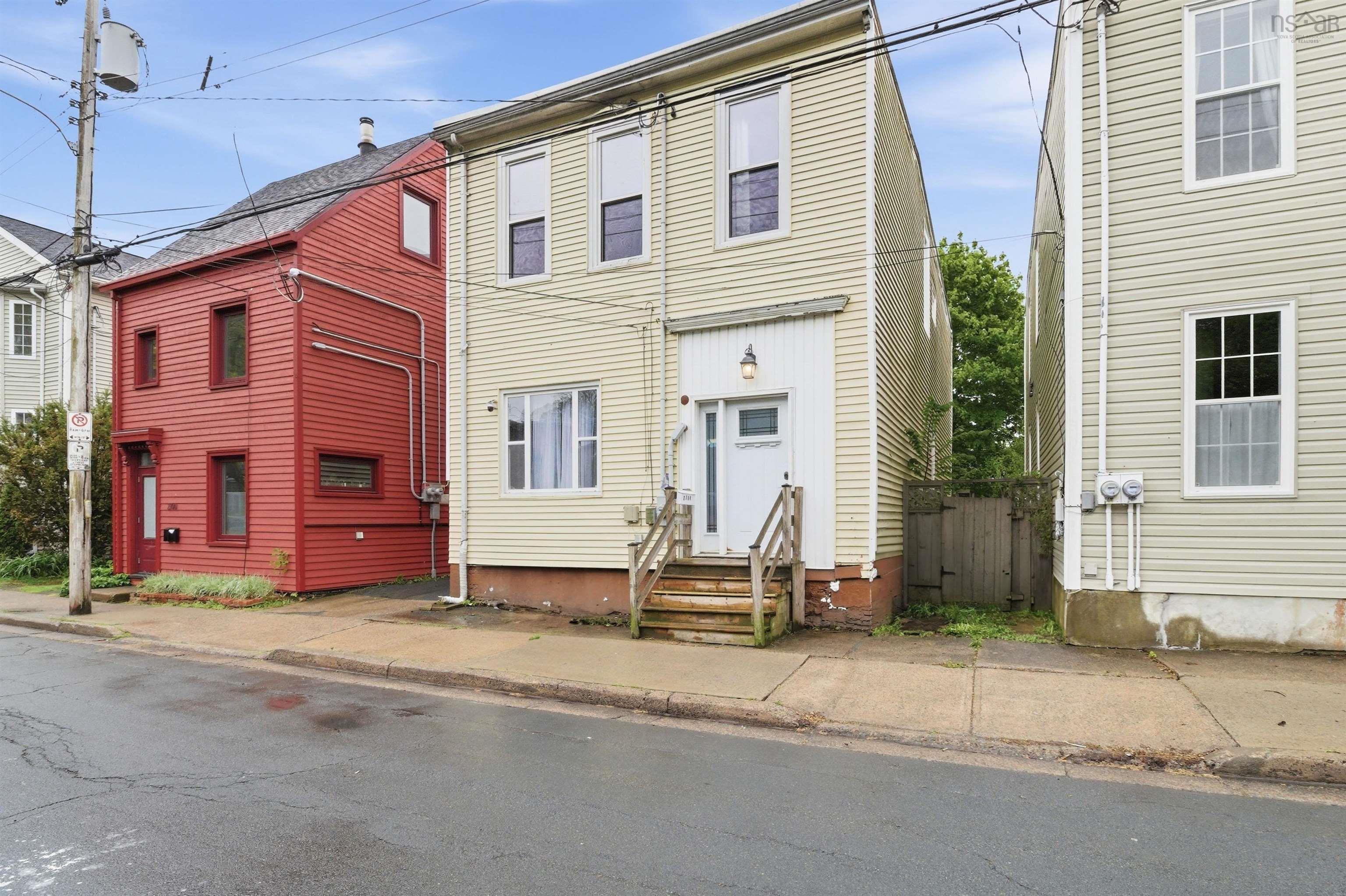 Thumbnail image for 2704 Belle Aire Terrace MLS<sup>®</sup> 202612931