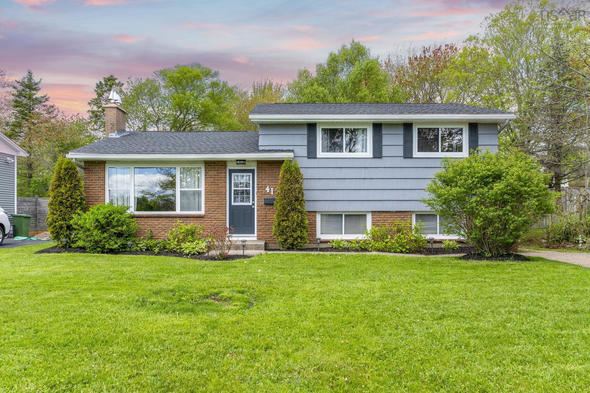 Thumbnail image for 41 Dumbarton Avenue MLS<sup>®</sup> 202613029