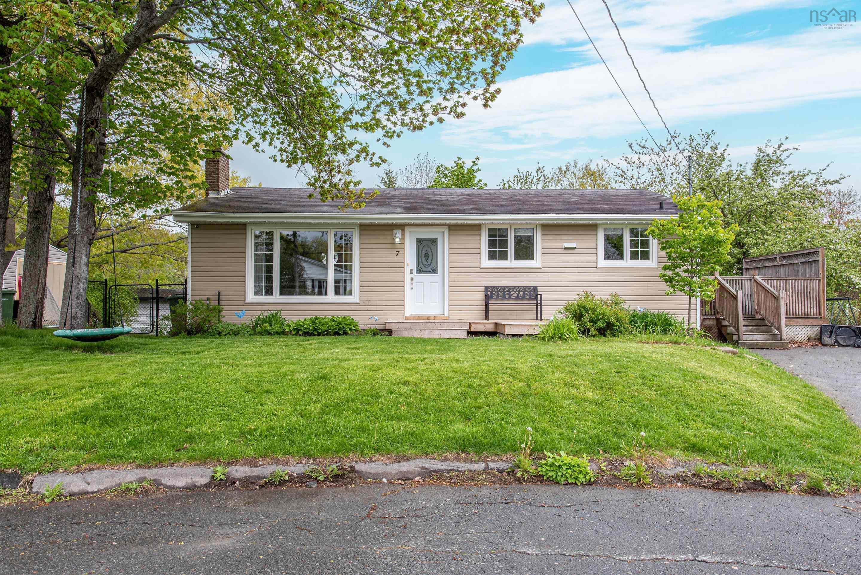 Thumbnail image for 7 Karen Court MLS<sup>®</sup> 202613054