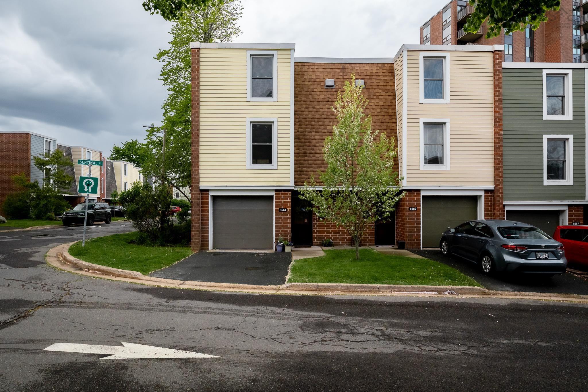Thumbnail image for 40 5561 Sentinal Square MLS<sup>®</sup> 202613275