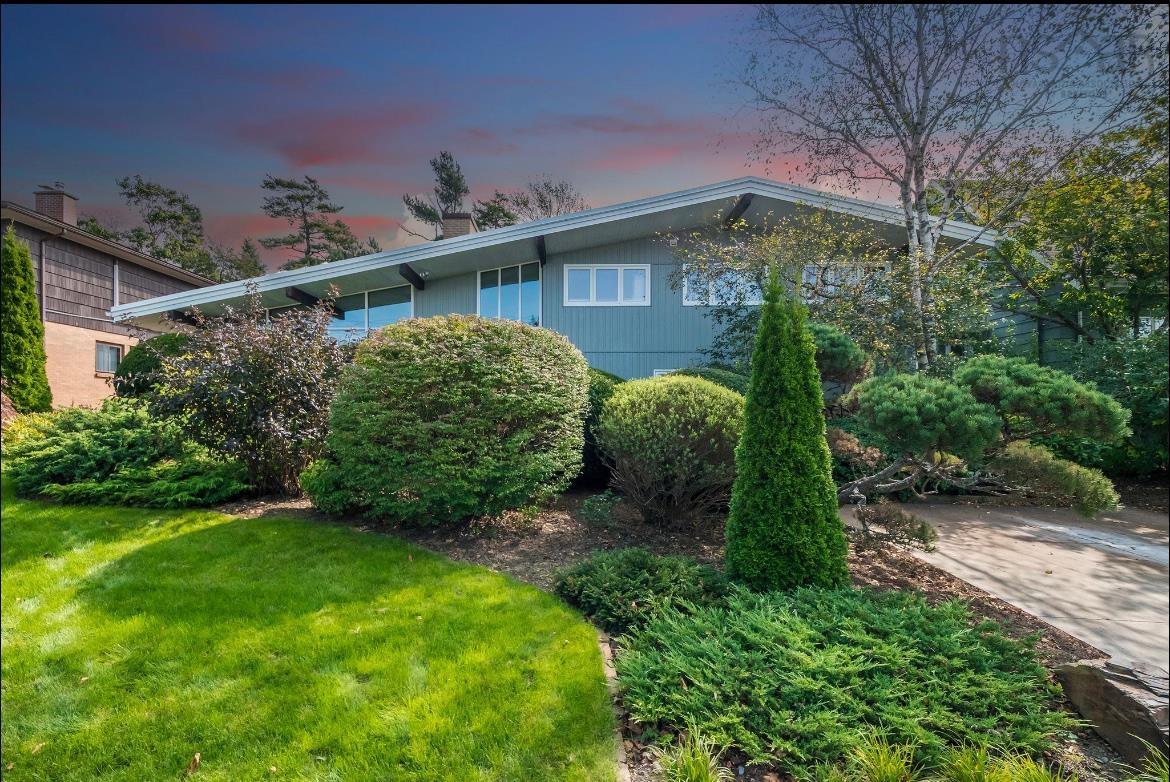 Thumbnail image for 5830 Chain Rock Drive MLS<sup>®</sup> 202613314