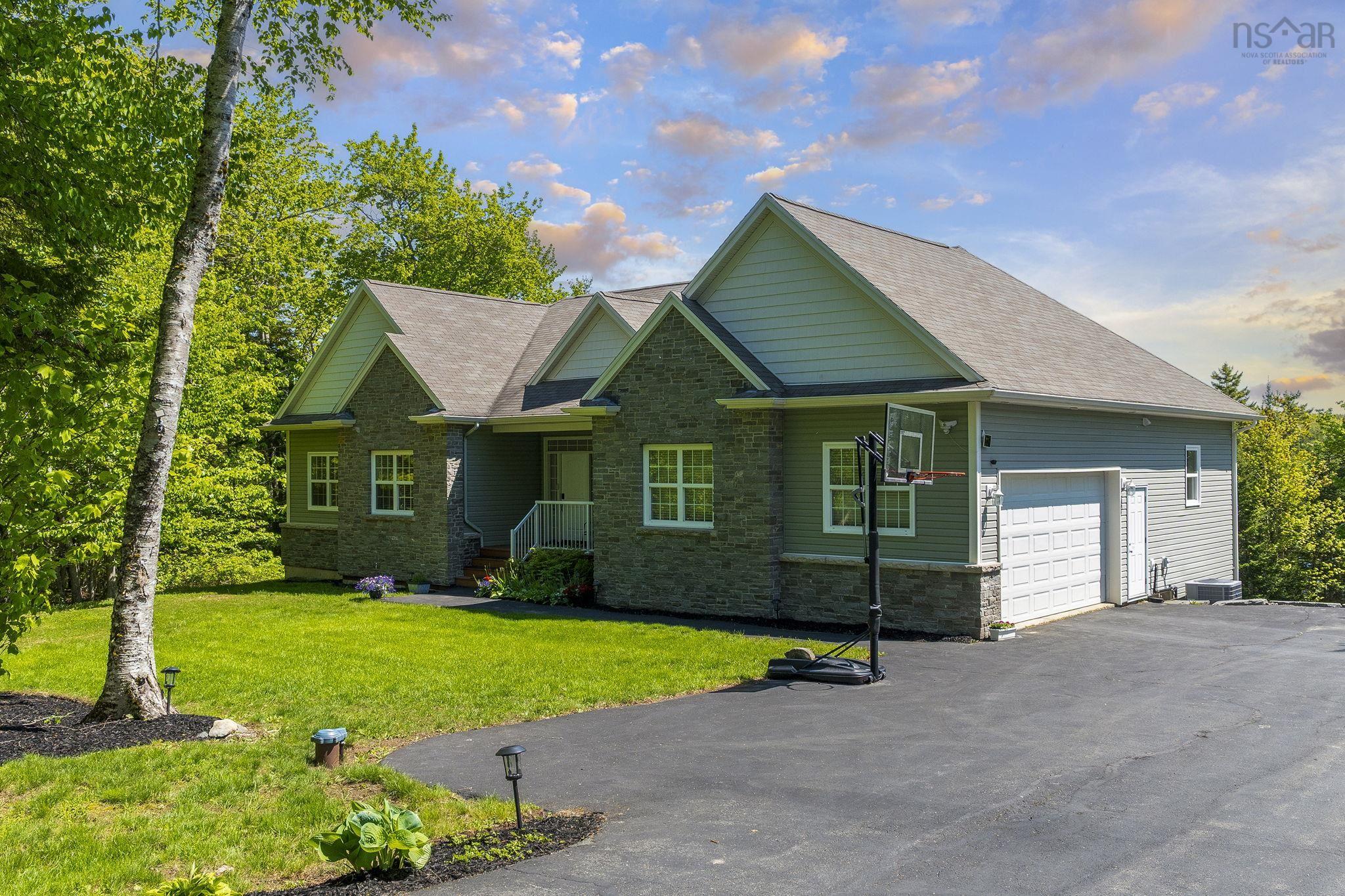 Thumbnail image for 293 Aberdeen Drive MLS<sup>®</sup> 202613430