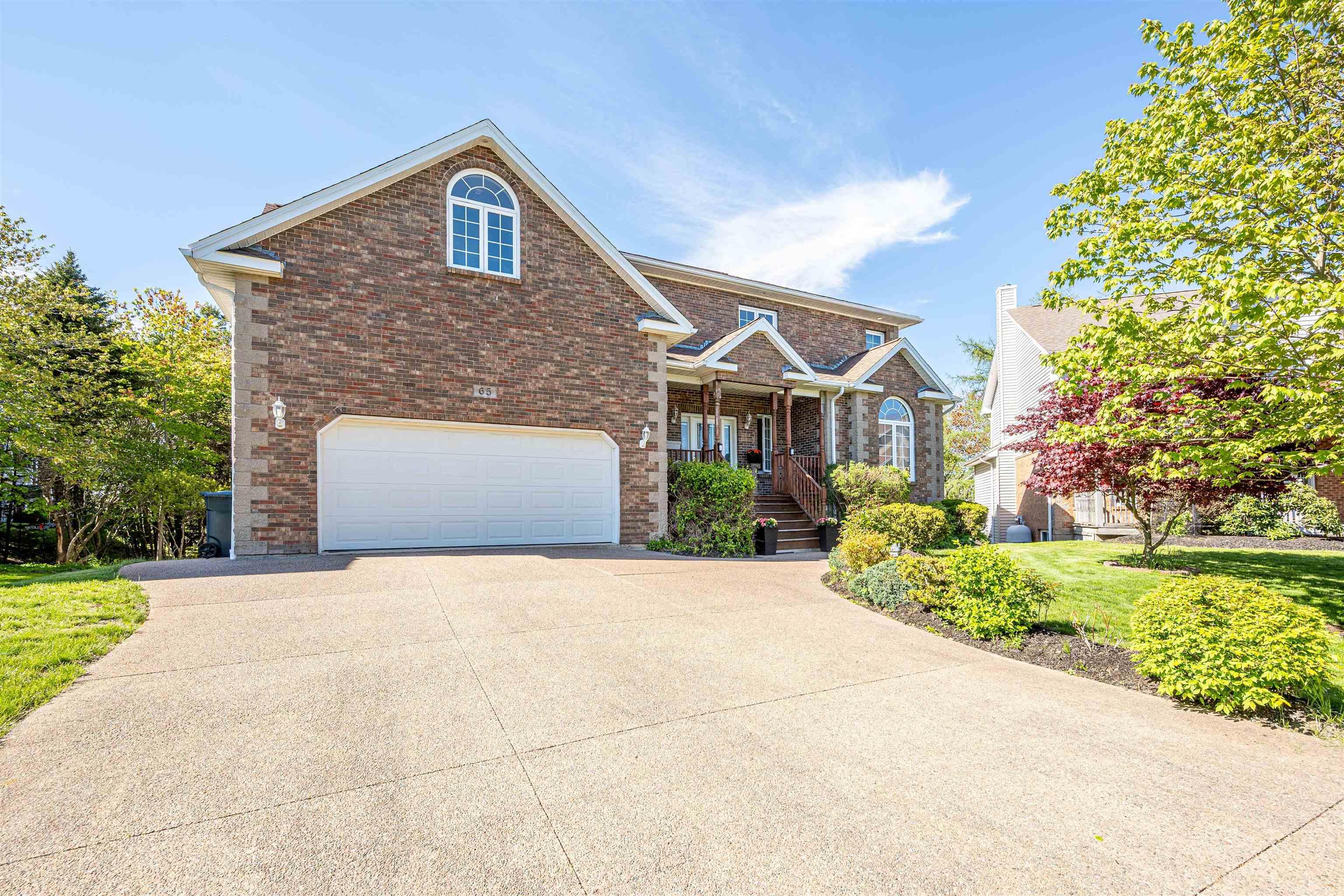 Thumbnail image for 65 Roxbury Crescent MLS<sup>®</sup> 202613474