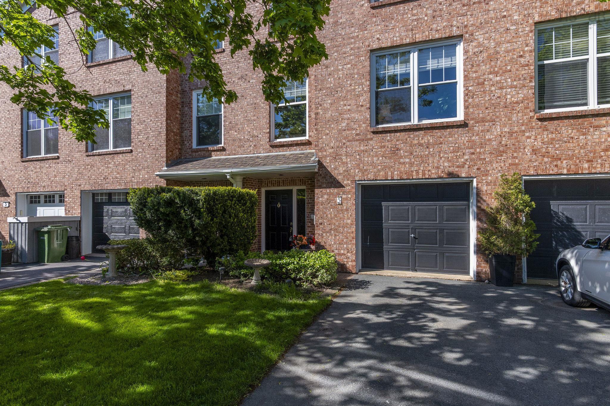 Thumbnail image for 5 Arthur Lismer Court MLS<sup>®</sup> 202613566
