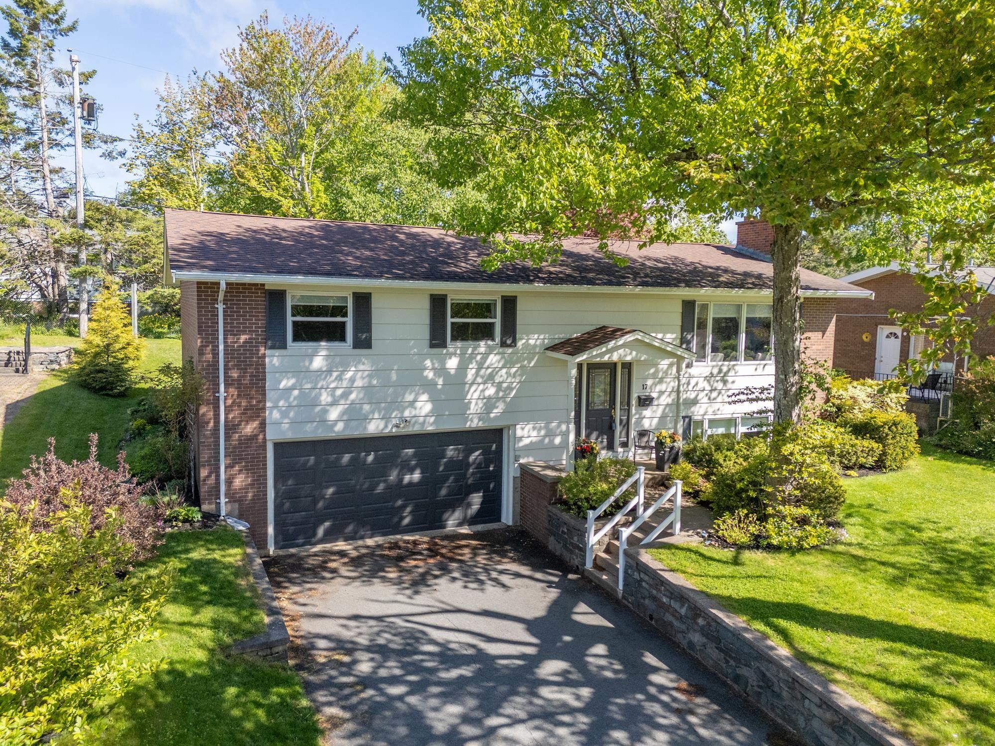 Thumbnail image for 17 Hillwood Crescent MLS<sup>®</sup> 202613699