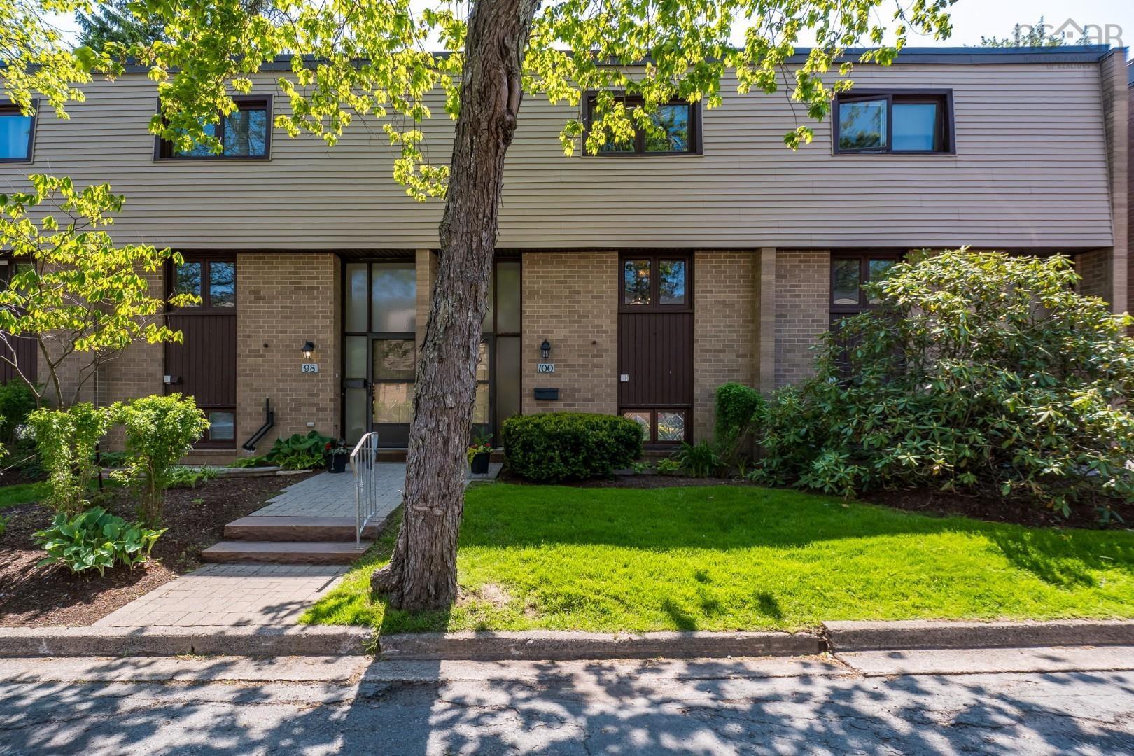 Thumbnail image for 100 Forestside Crescent MLS<sup>®</sup> 202613941