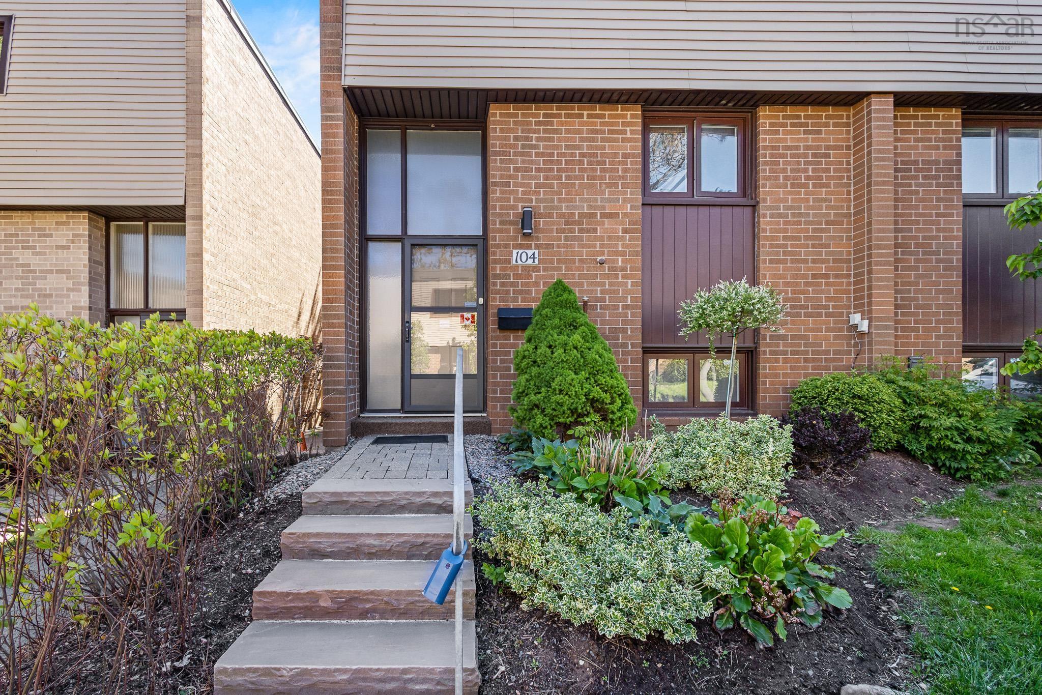Thumbnail image for 104 Forestside Crescent MLS<sup>®</sup> 202614439