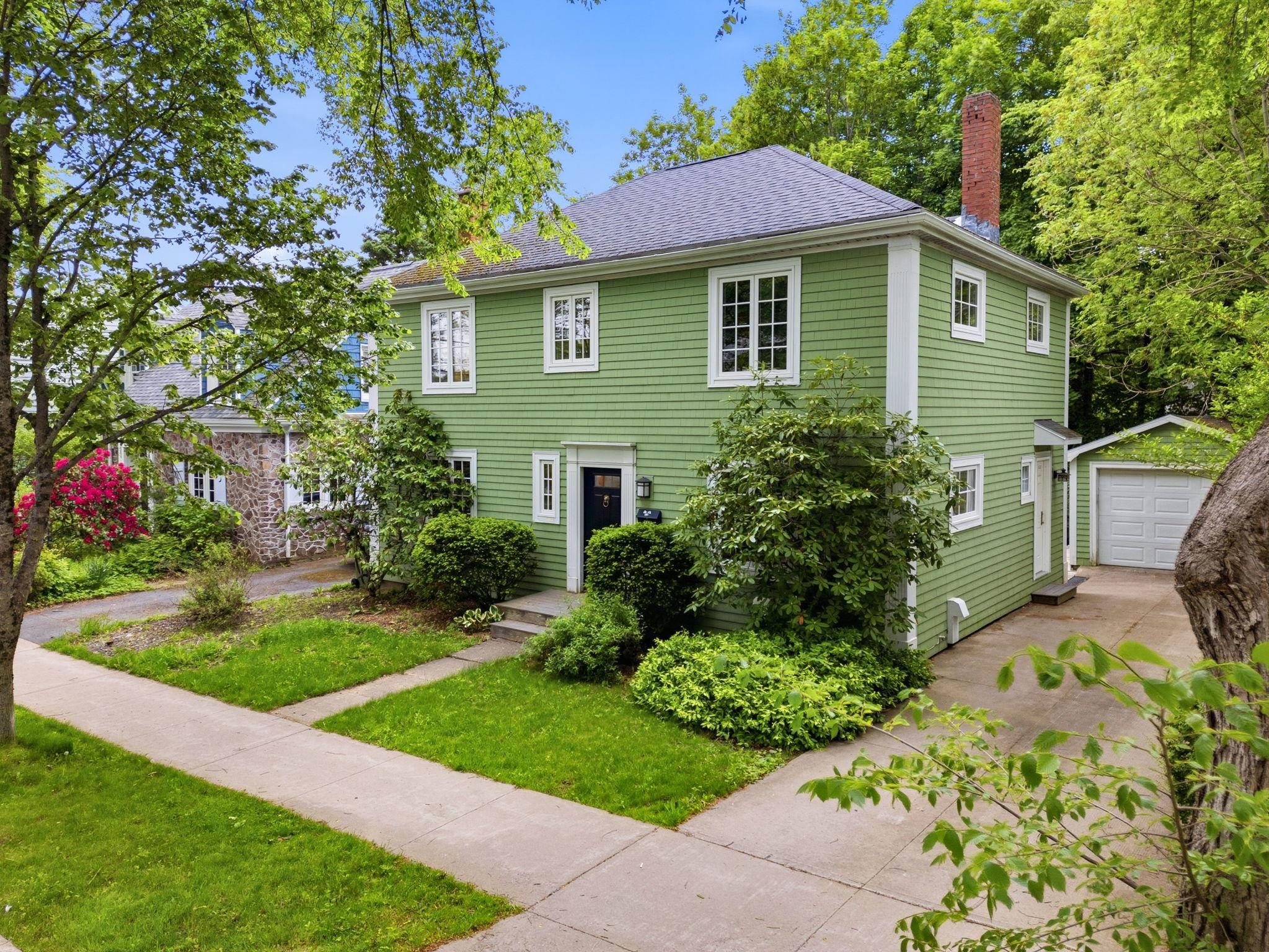 Thumbnail image for 1176 Studley Avenue MLS<sup>®</sup> 202614506