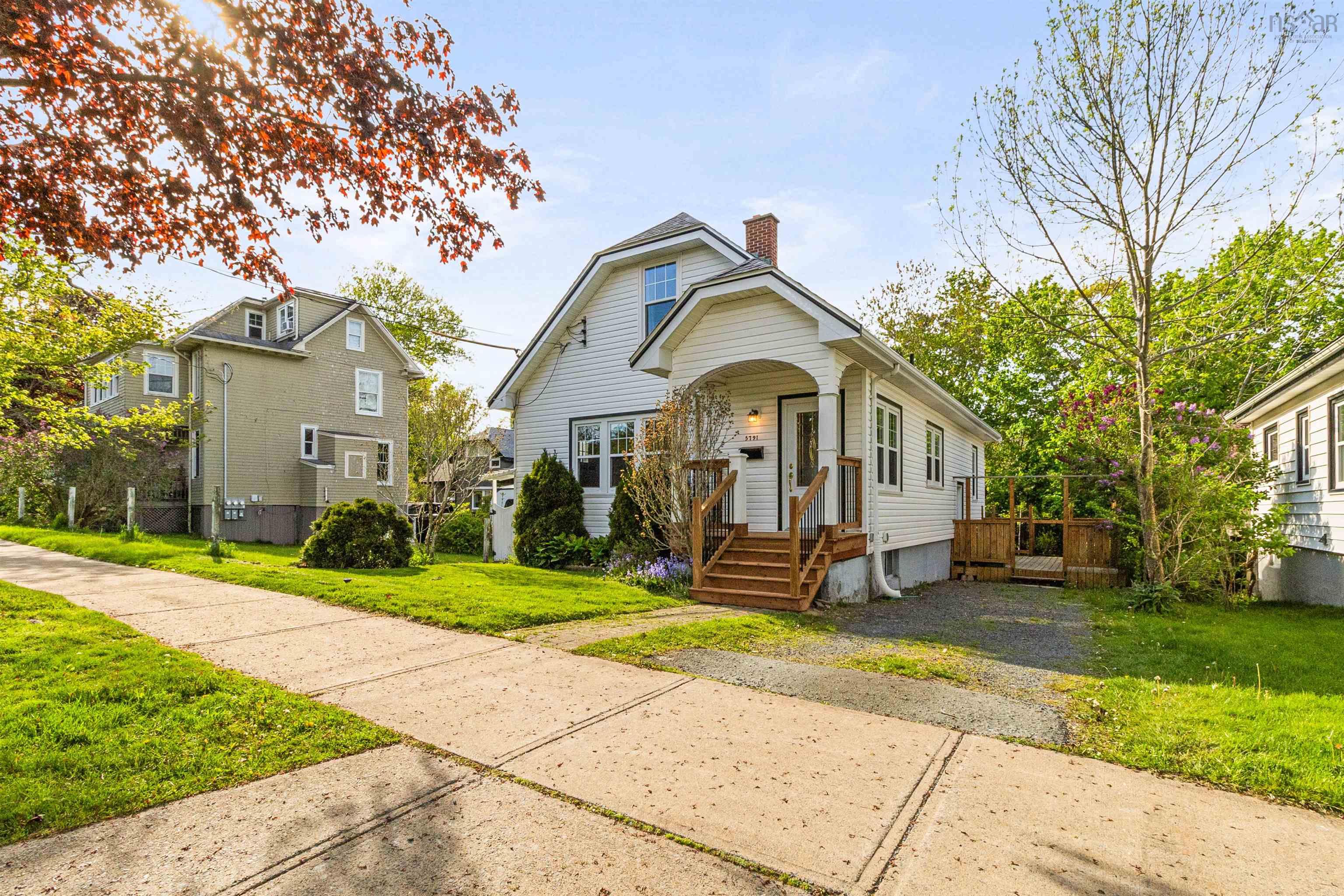 Thumbnail image for 5791 Southwood Drive MLS<sup>®</sup> 202614540