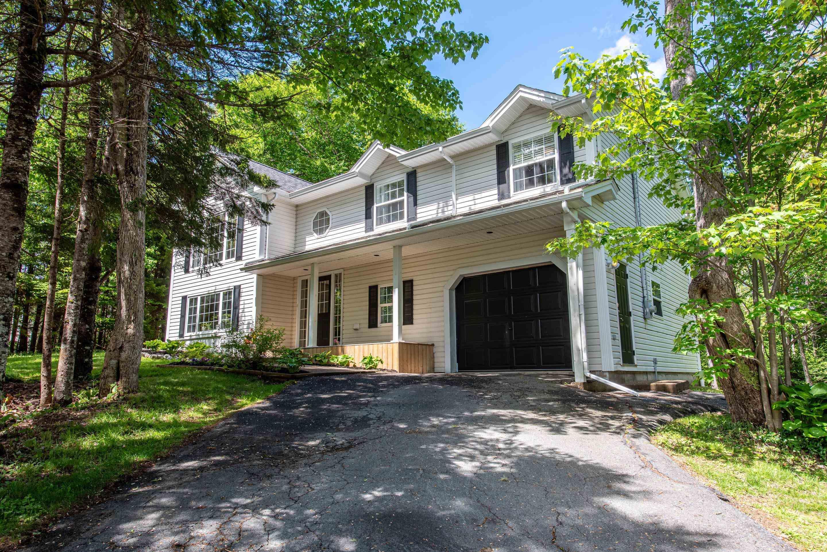 Thumbnail image for 90 Leeward Avenue MLS<sup>®</sup> 202614757