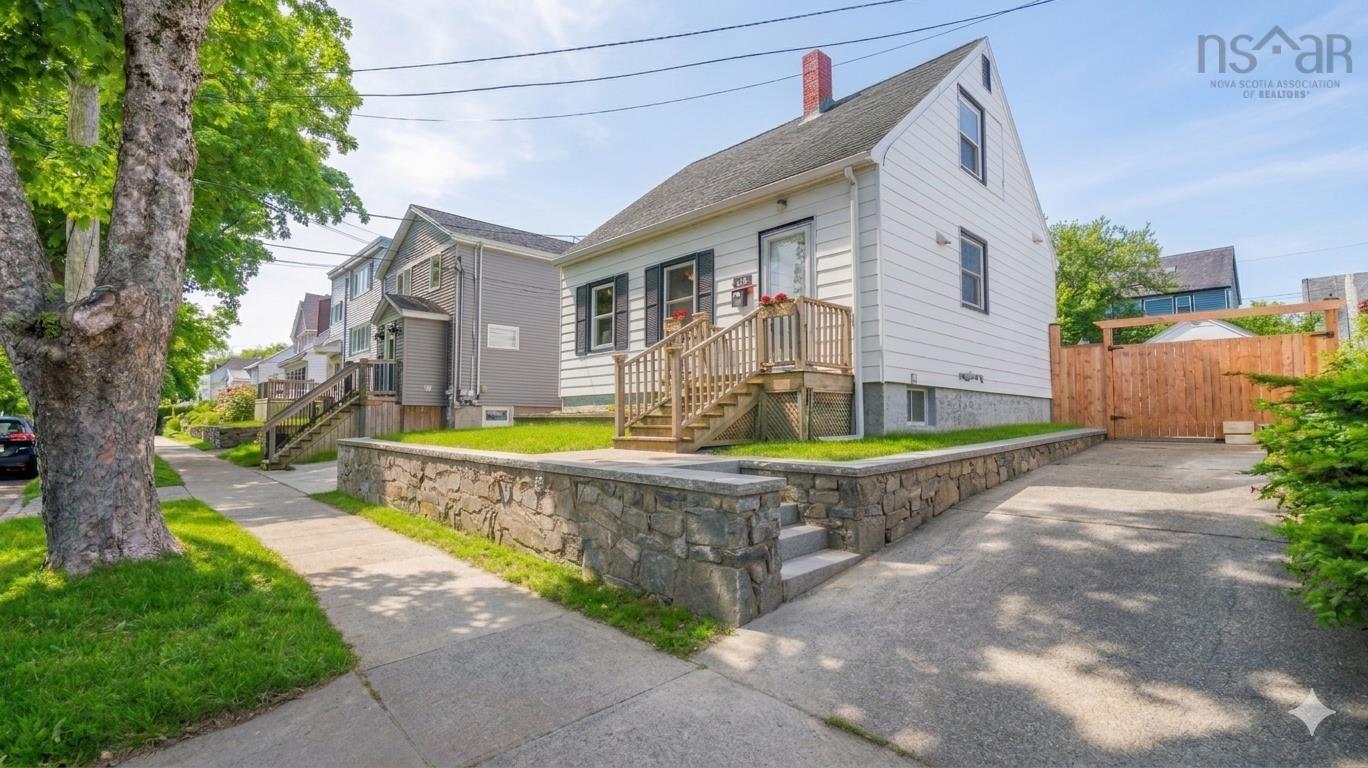 Thumbnail image for 3704 Novalea Drive MLS<sup>®</sup> 202614841