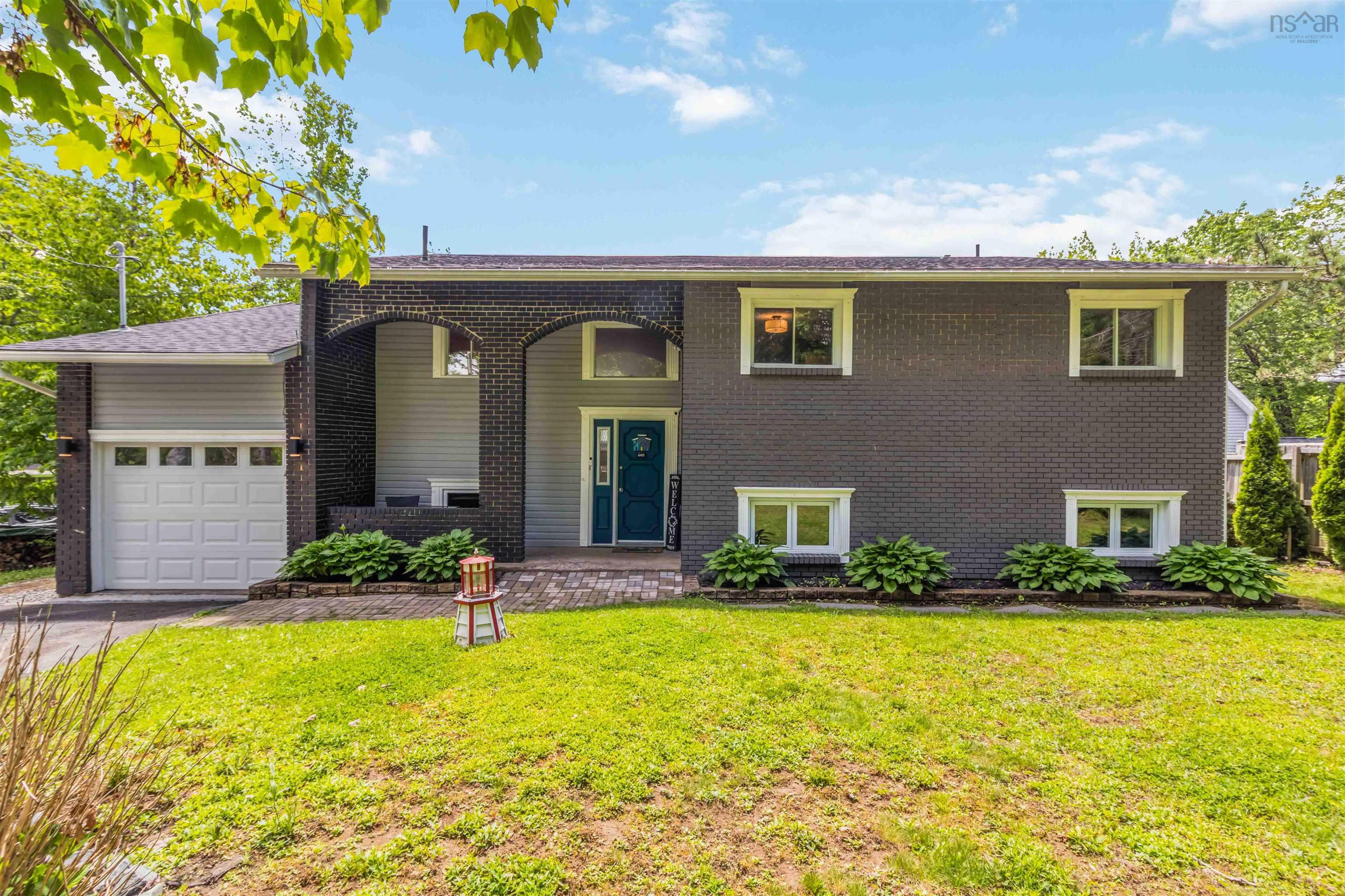 Thumbnail image for 601 Lakeview Avenue MLS<sup>®</sup> 202614919