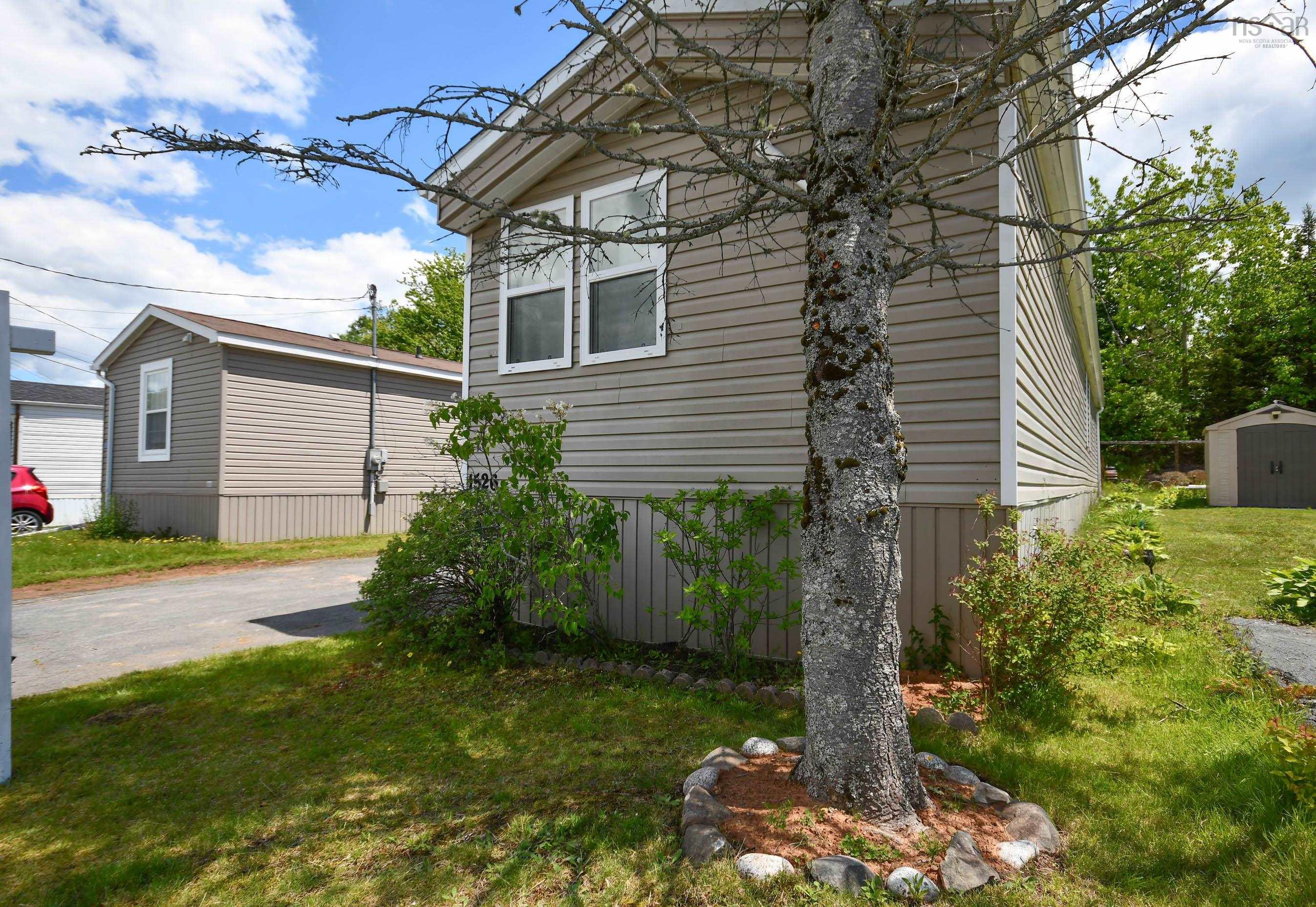 Thumbnail image for 1526 Woodbine Drive MLS<sup>®</sup> 202615045