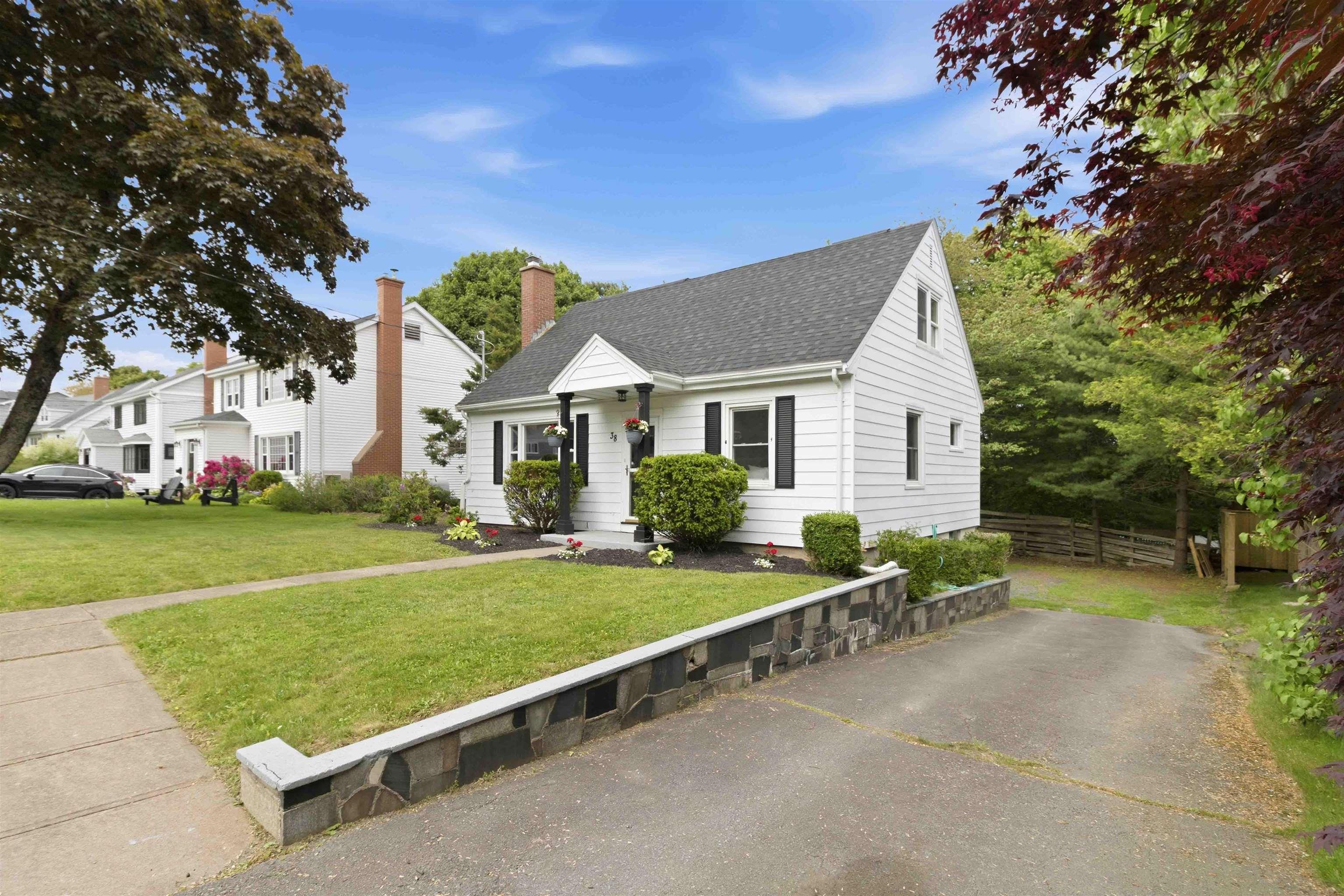 Thumbnail image for 38 Walton Drive MLS<sup>®</sup> 202615461