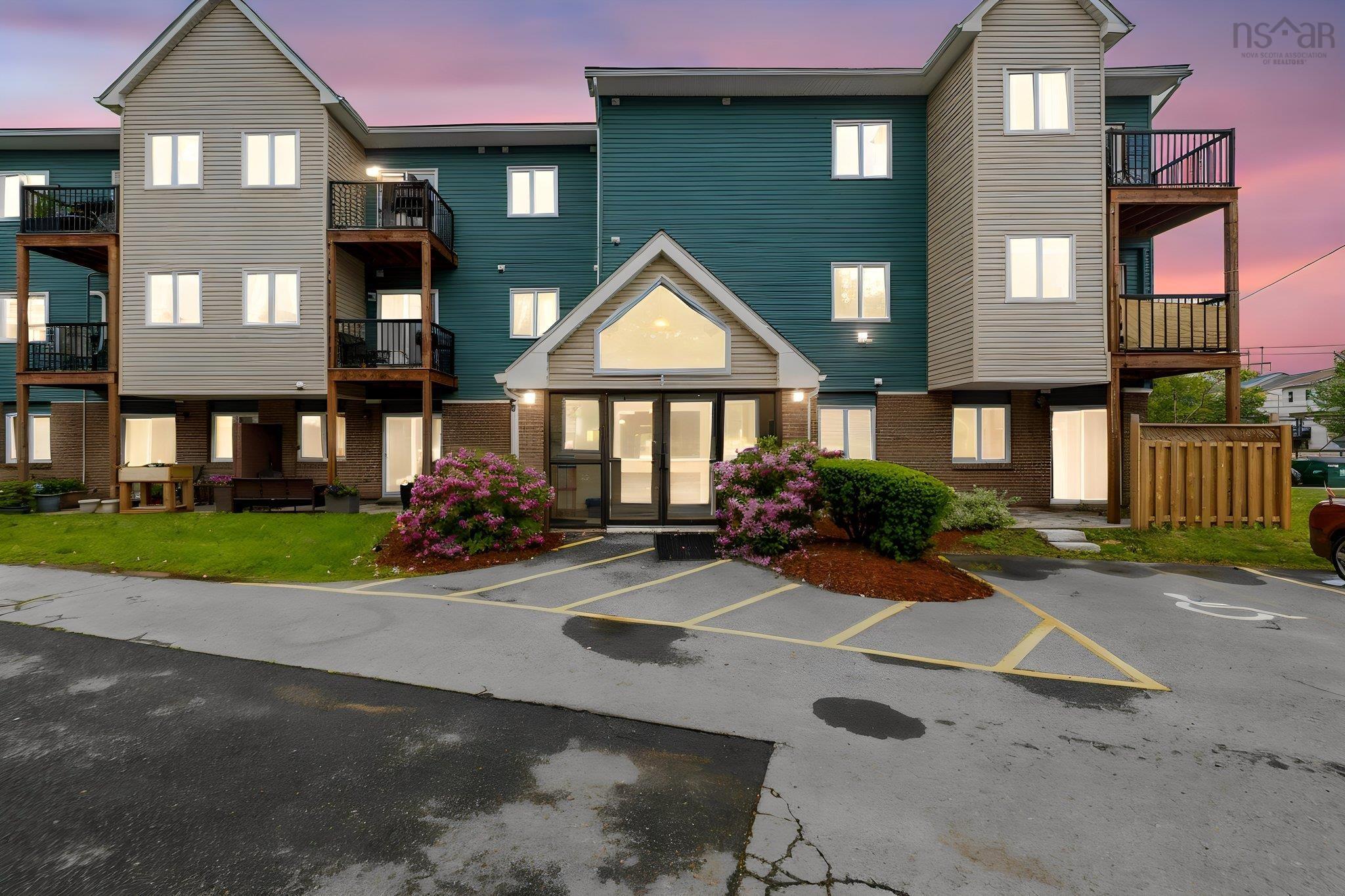 Thumbnail image for 201 1 Lombardy Lane MLS<sup>®</sup> 202615745