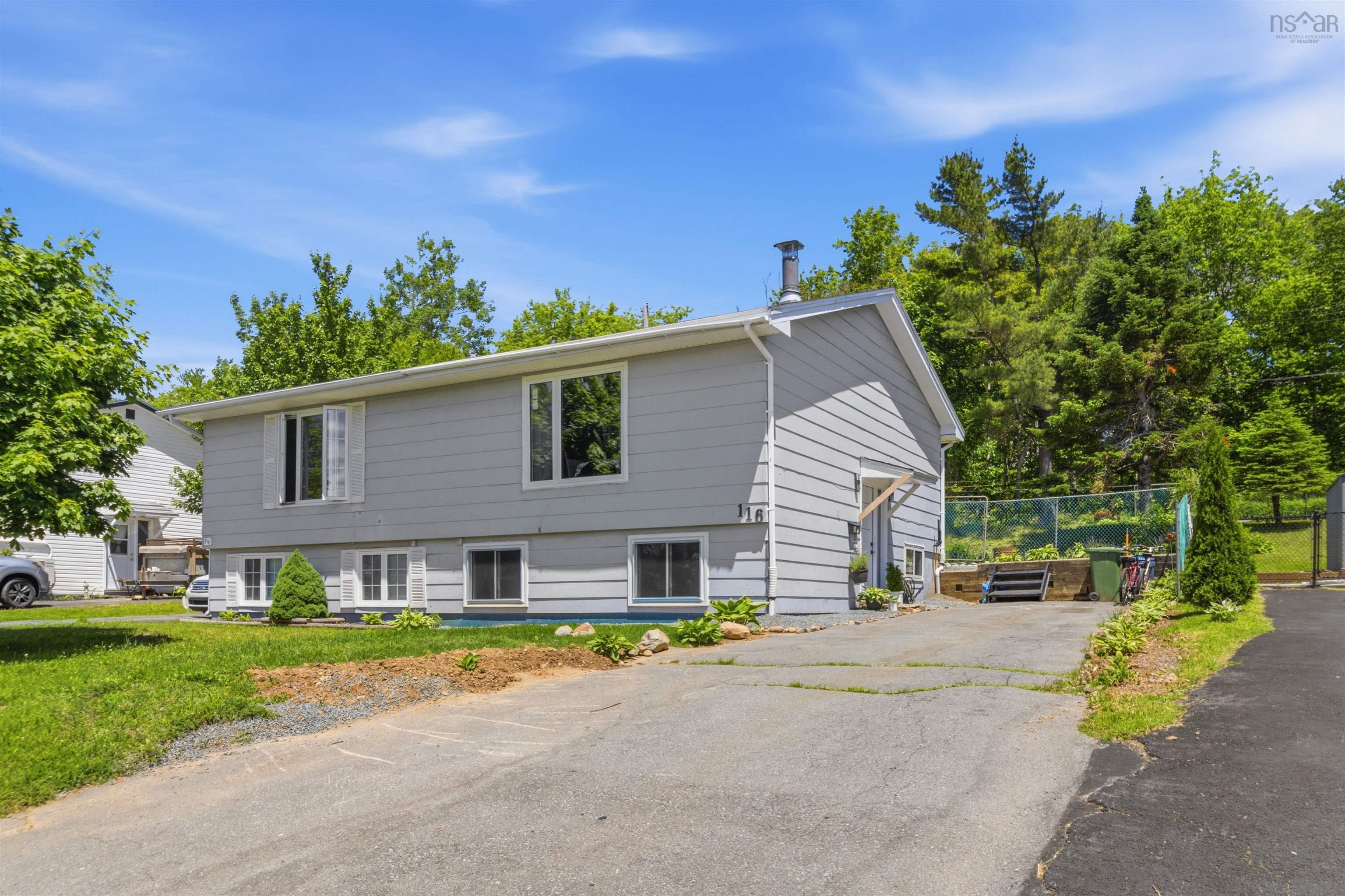 Thumbnail image for 116 Phoenix Crescent MLS<sup>®</sup> 202615903
