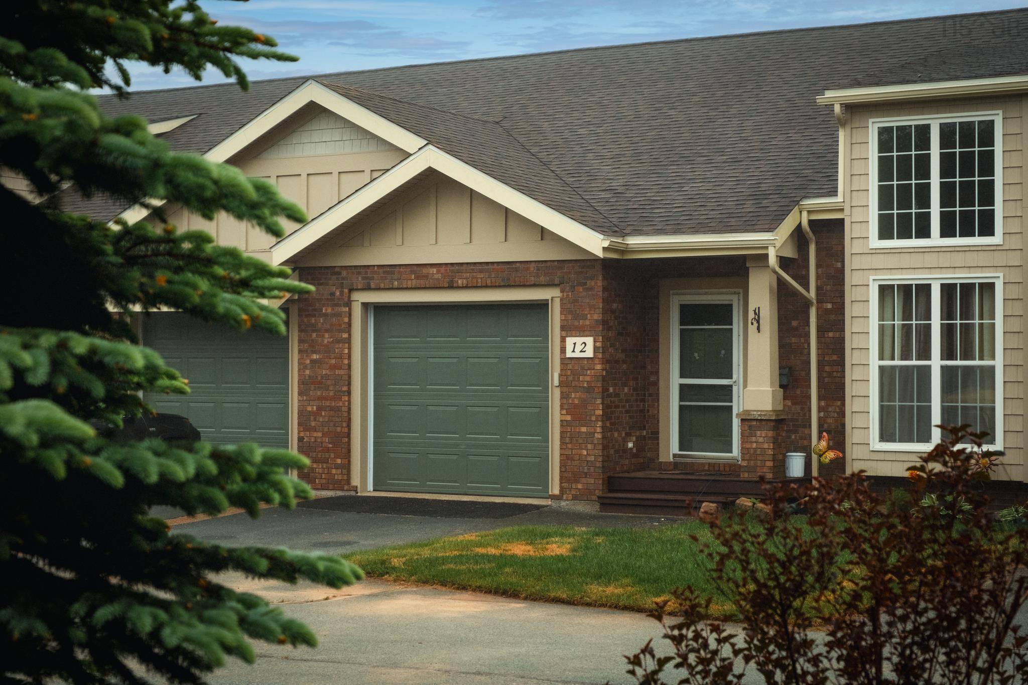 Thumbnail image for 12 Narrowleaf Grove MLS<sup>®</sup> 202615932