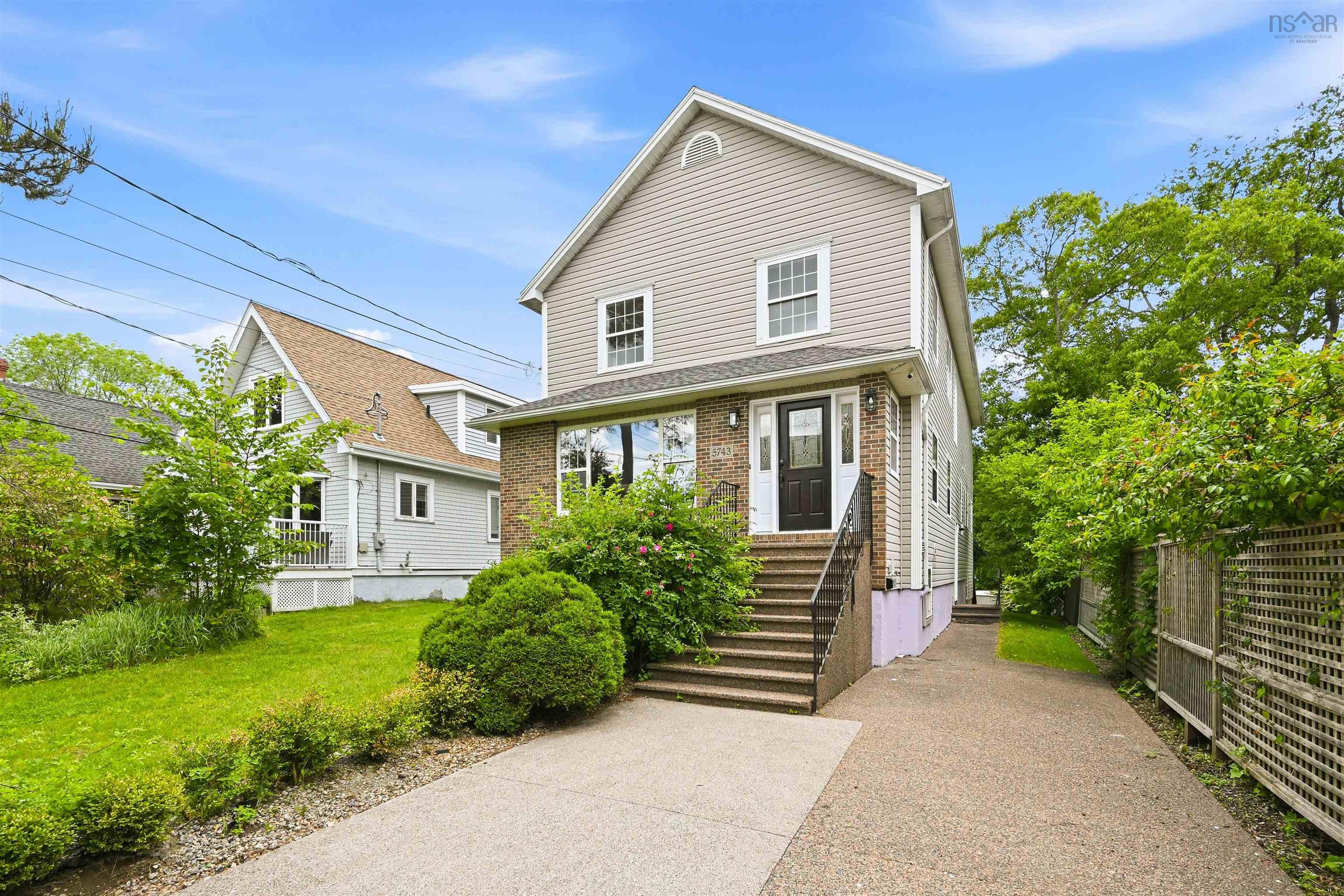 Thumbnail image for 5743 Southwood Drive MLS<sup>®</sup> 202616001