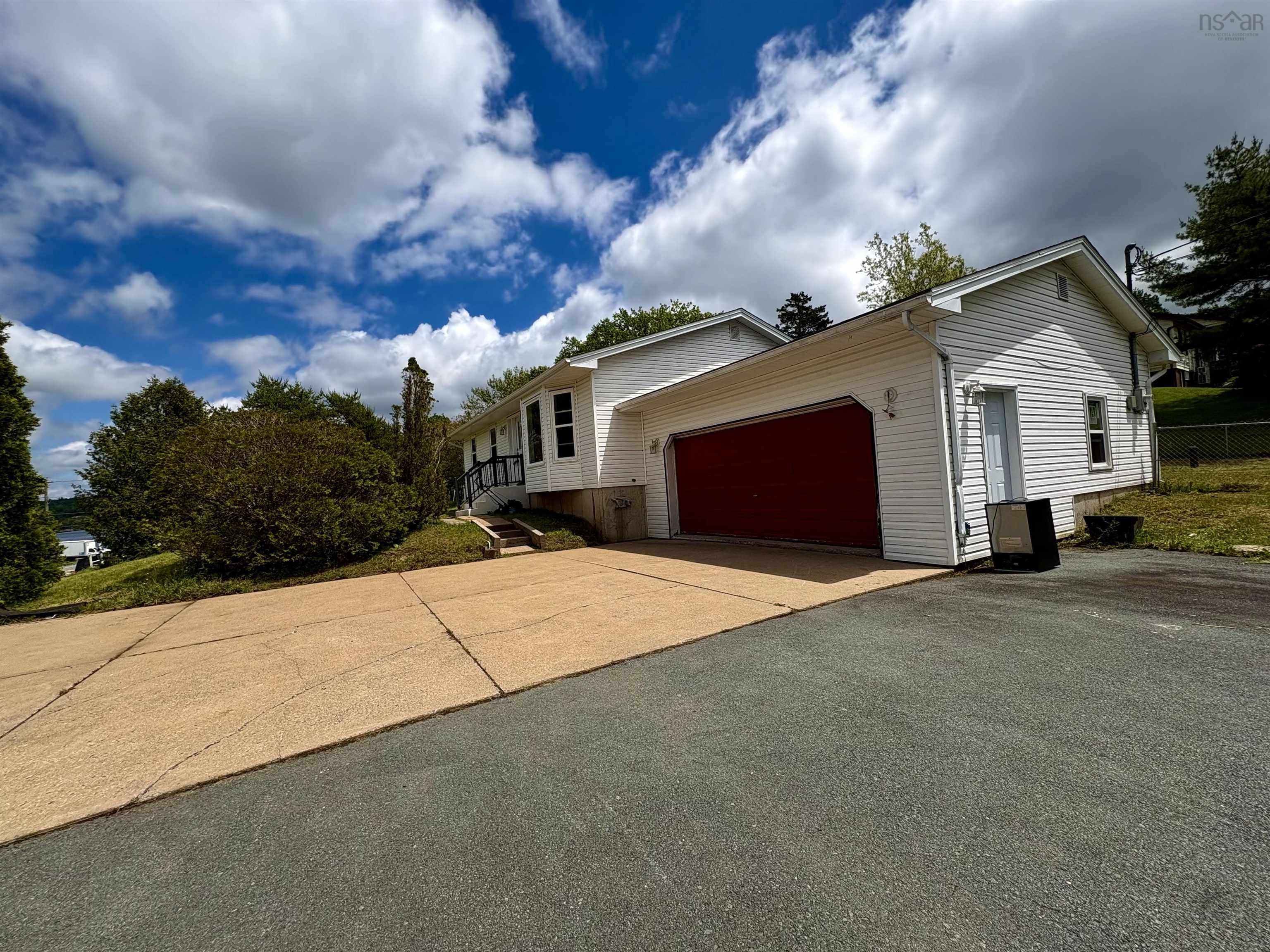 Thumbnail image for 1 Whites Lake Avenue MLS<sup>®</sup> 202616314