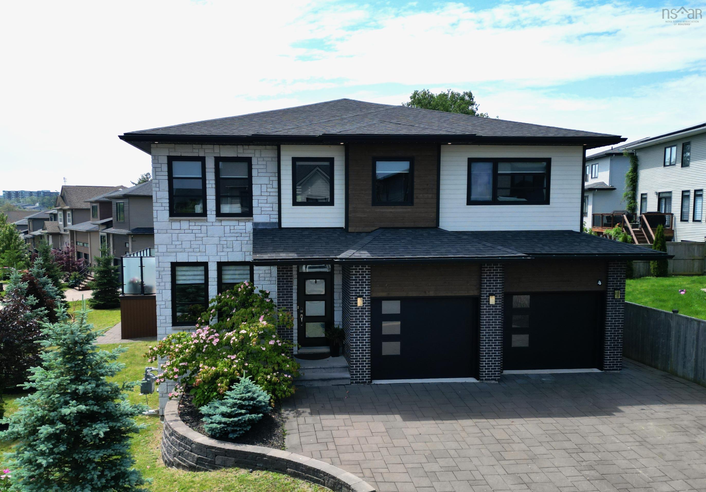 Thumbnail image for 4 Crownridge Drive MLS<sup>®</sup> 202616473