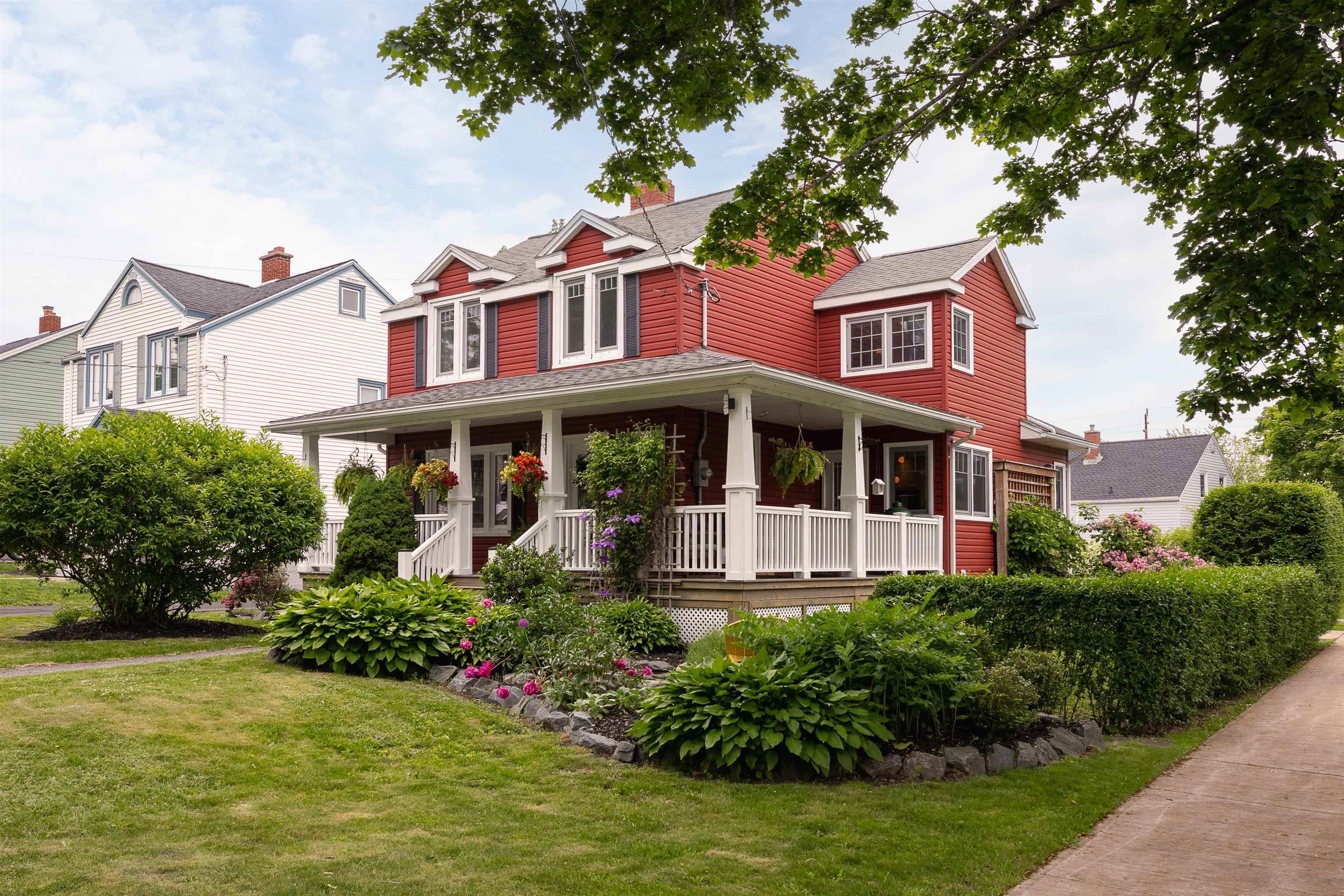 Thumbnail image for 2500 Armcrescent West Avenue MLS<sup>®</sup> 202616630