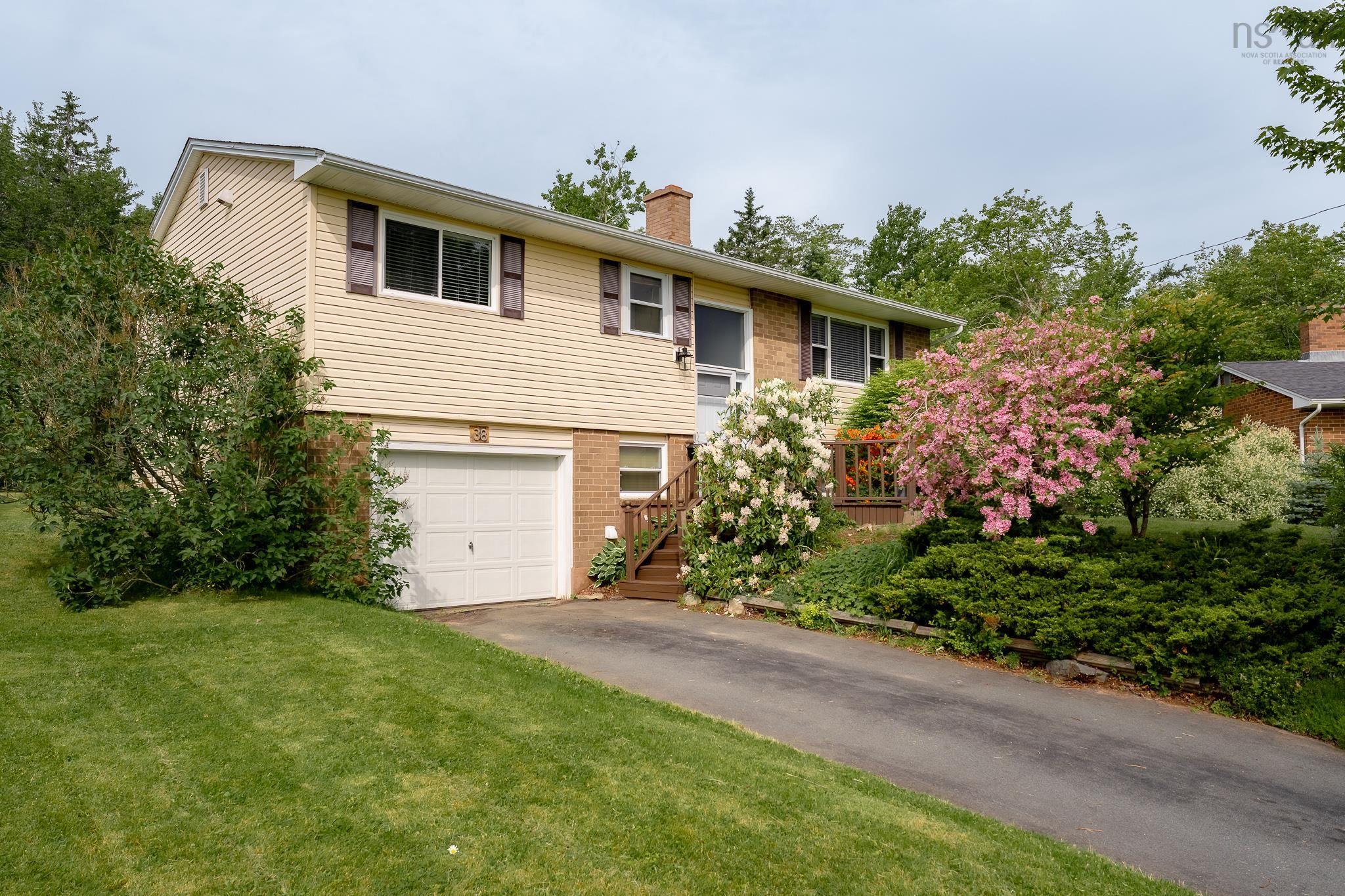 Thumbnail image for 38 Boling Green Crescent MLS<sup>®</sup> 202616914