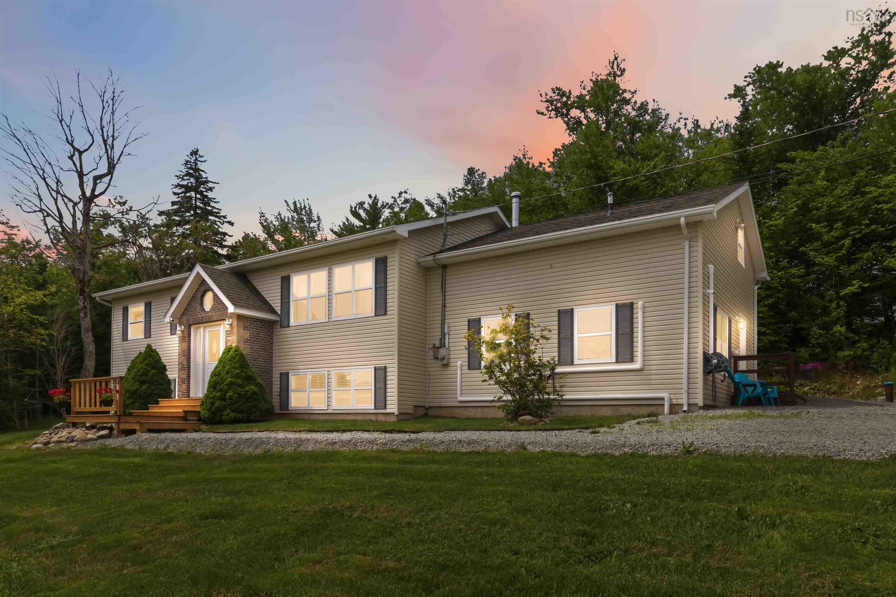 Thumbnail image for 53 Megan Crescent MLS<sup>®</sup> 202617000