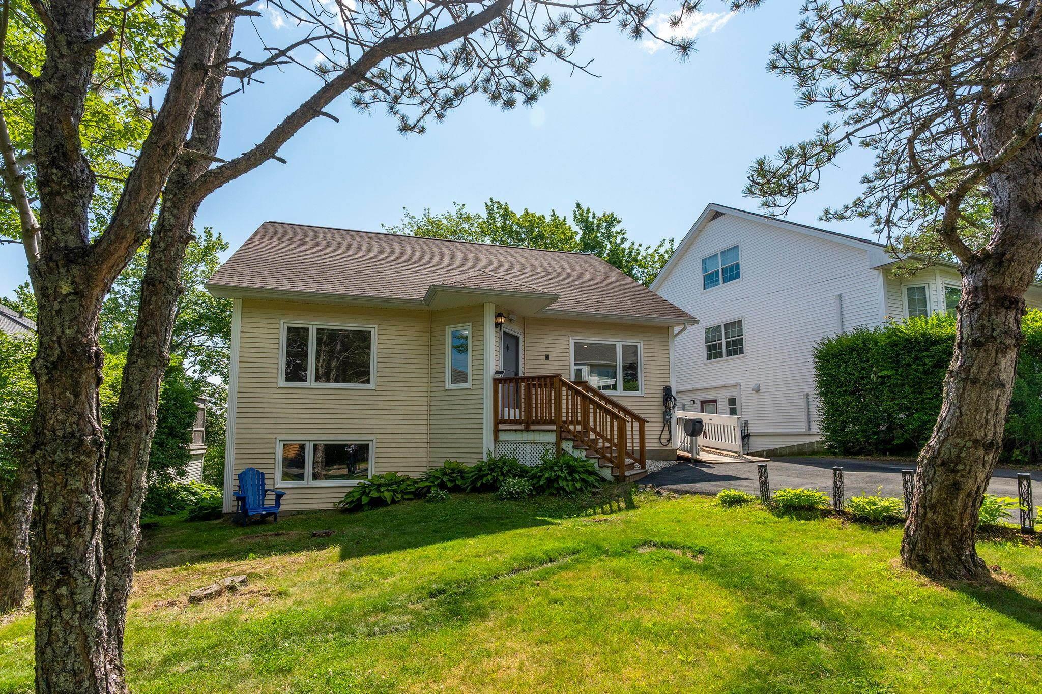 Thumbnail image for 4 Turnberry Lane MLS<sup>®</sup> 202617008