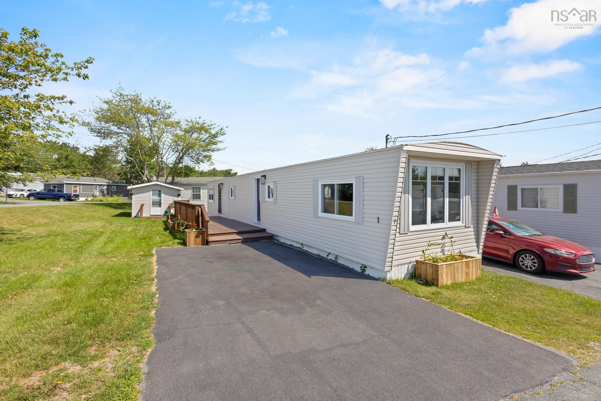 Thumbnail image for 1 Bishop Avenue MLS<sup>®</sup> 202617025