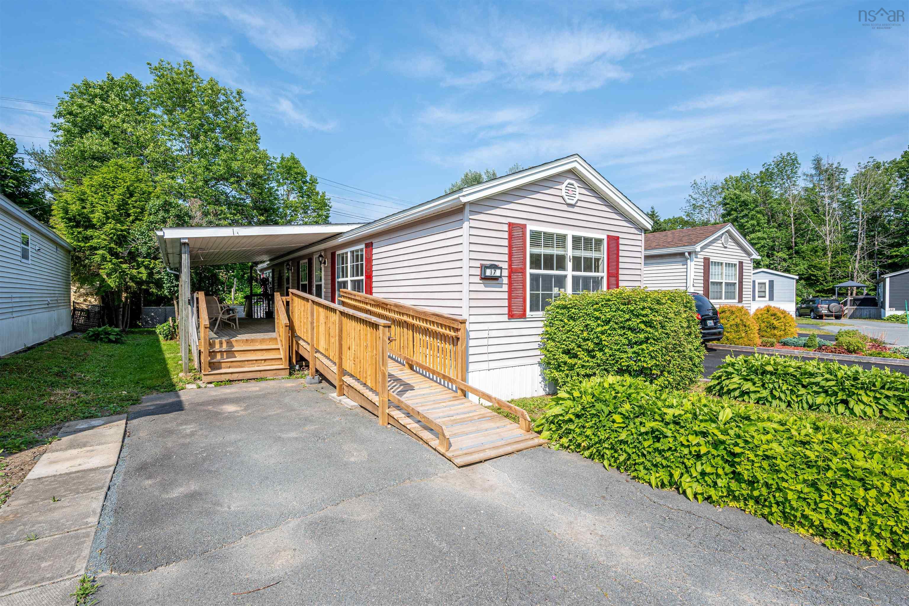 Thumbnail image for 17 Lynn Court MLS<sup>®</sup> 202617059