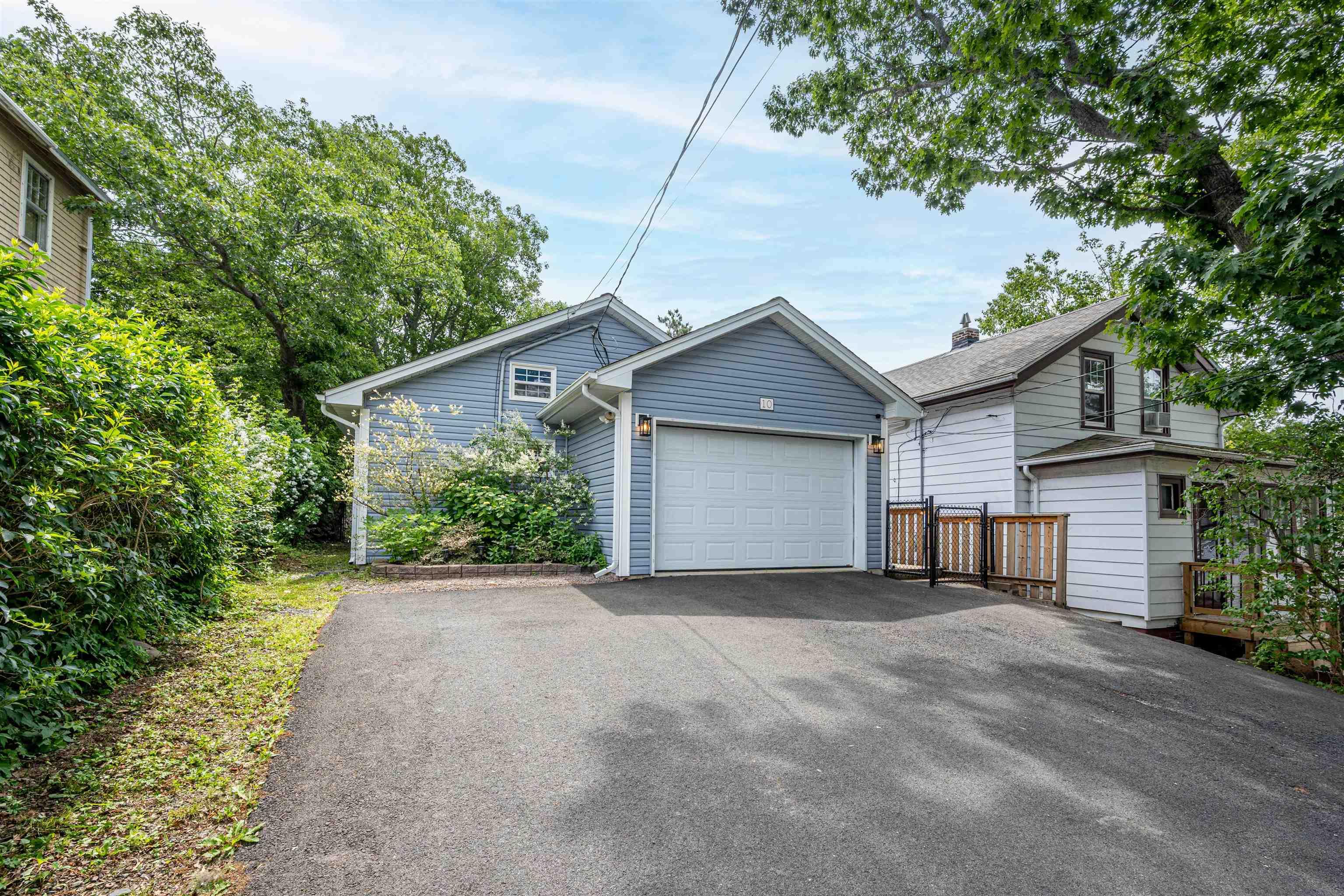 Thumbnail image for 10 Carleton Street MLS<sup>®</sup> 202617109