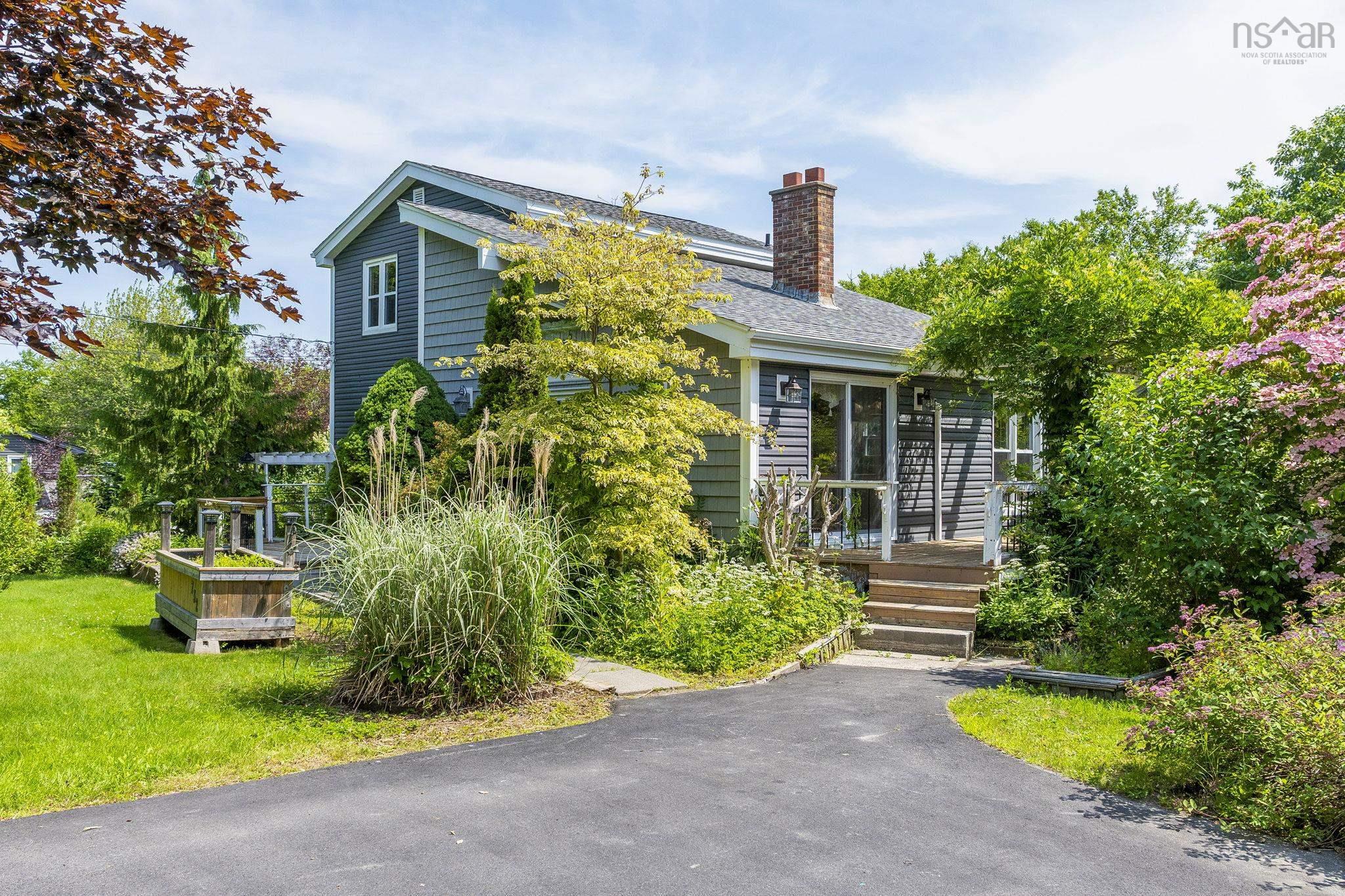 Thumbnail image for 732 West Porters Lake Road MLS<sup>®</sup> 202617166