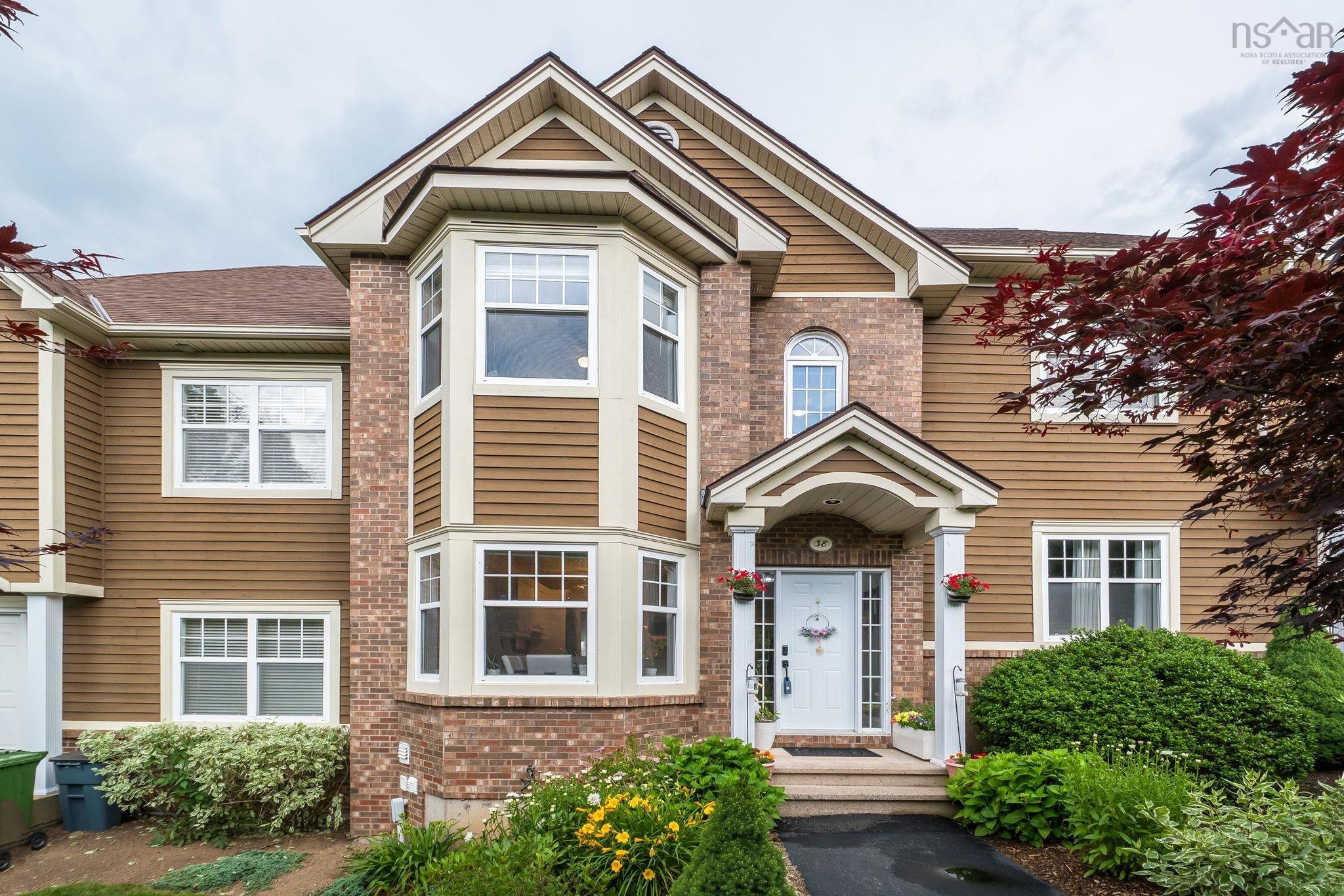 Thumbnail image for 38 Greenside Lane MLS<sup>®</sup> 202617567