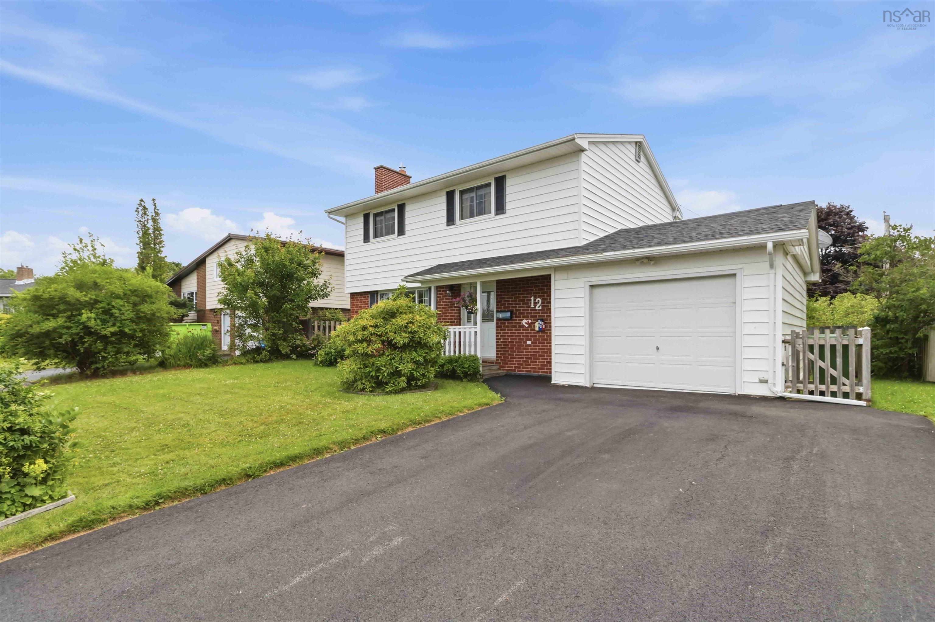 Thumbnail image for 12 Briarlynn Crescent MLS<sup>®</sup> 202617686