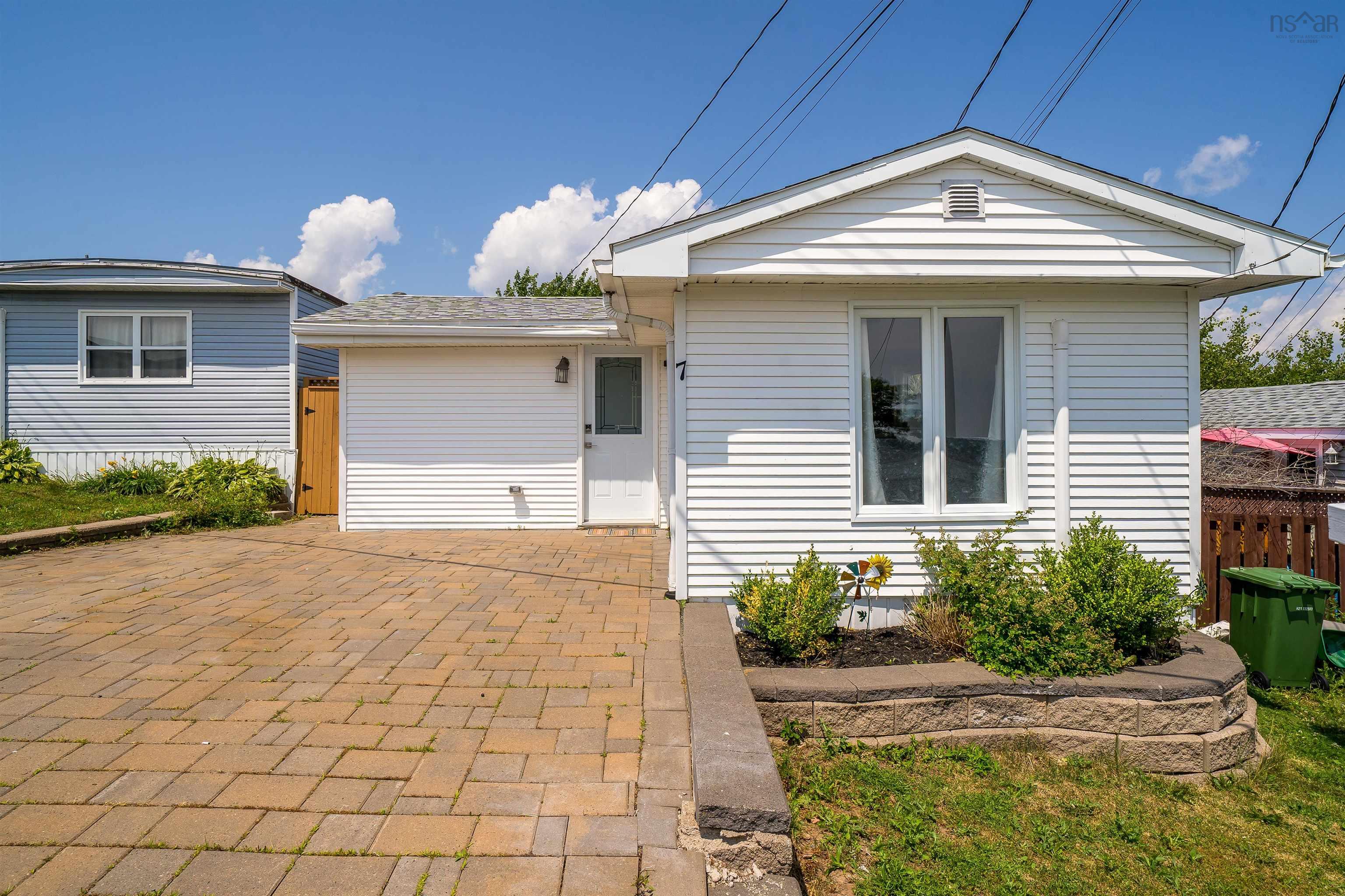 Thumbnail image for 7 Hillside Drive MLS<sup>®</sup> 202617742