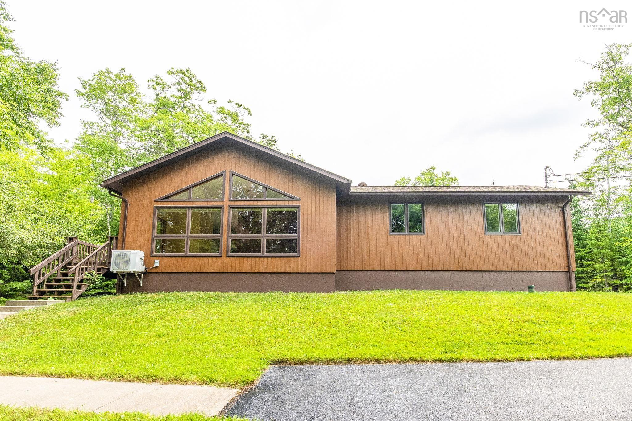 Thumbnail image for 55 Carlheath Drive MLS<sup>®</sup> 202617766