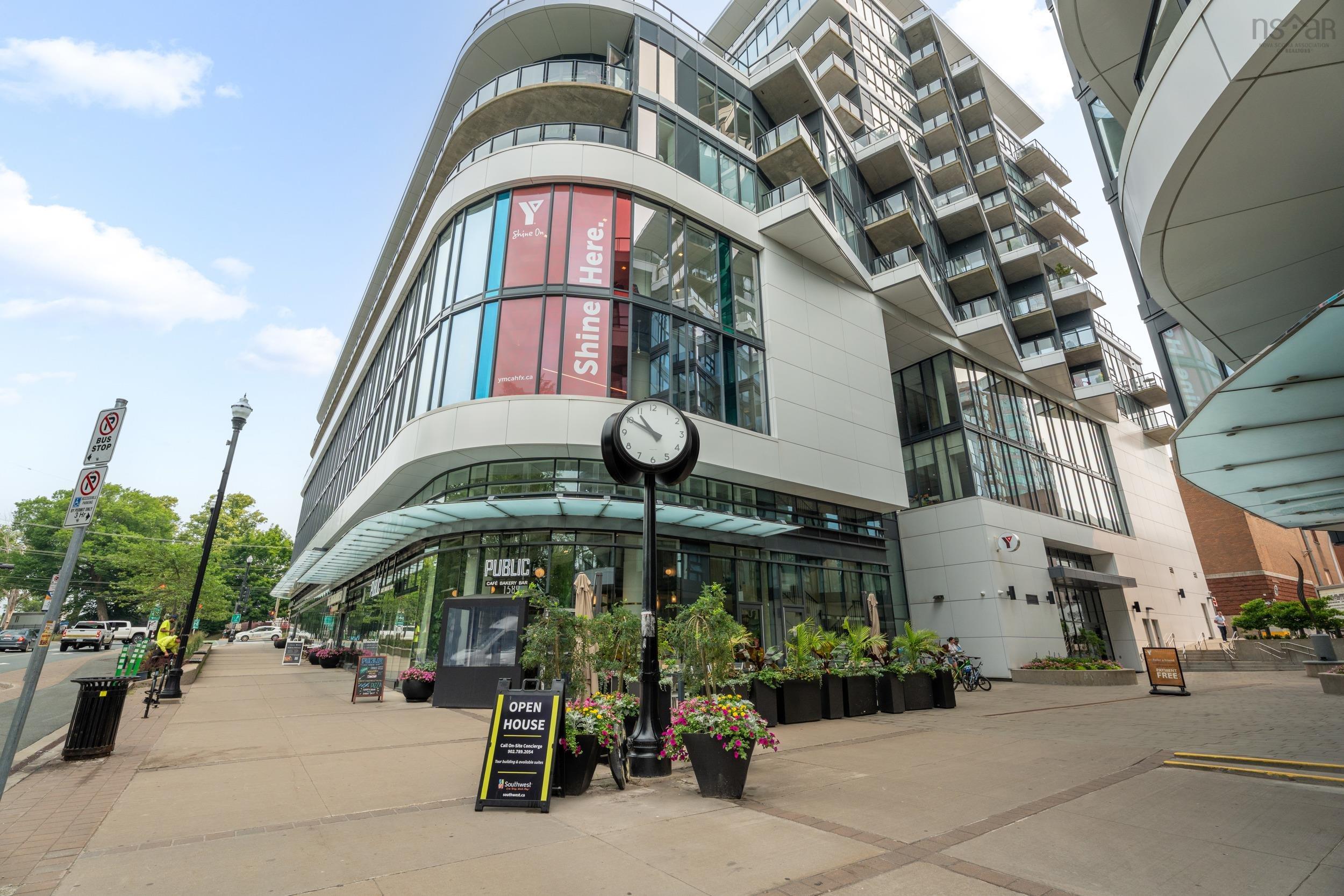 Thumbnail image for 401 1585 South Park Street MLS<sup>®</sup> 202617889