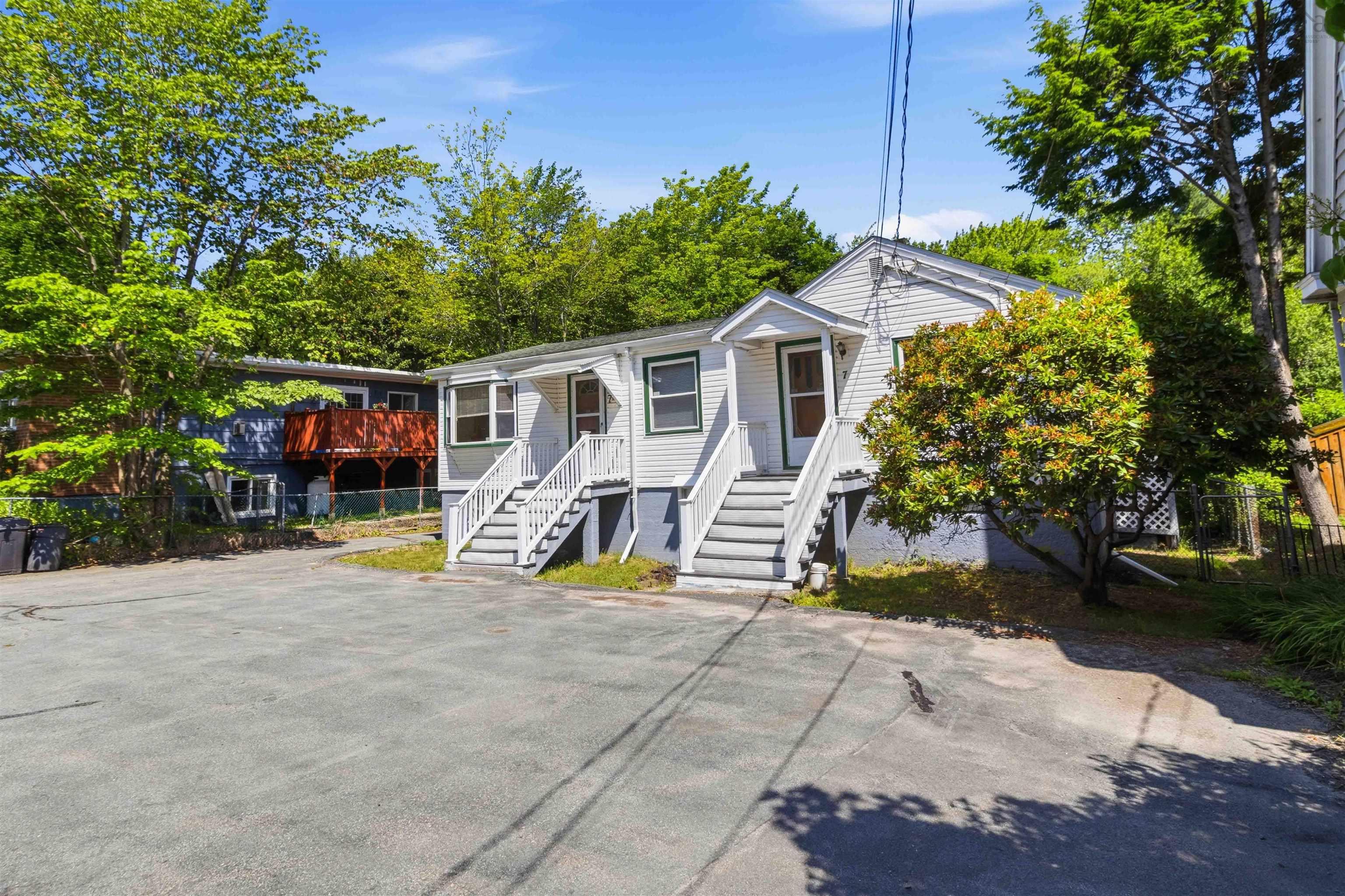 Thumbnail image for 7 & 7A Melwood Avenue MLS<sup>®</sup> 202617998