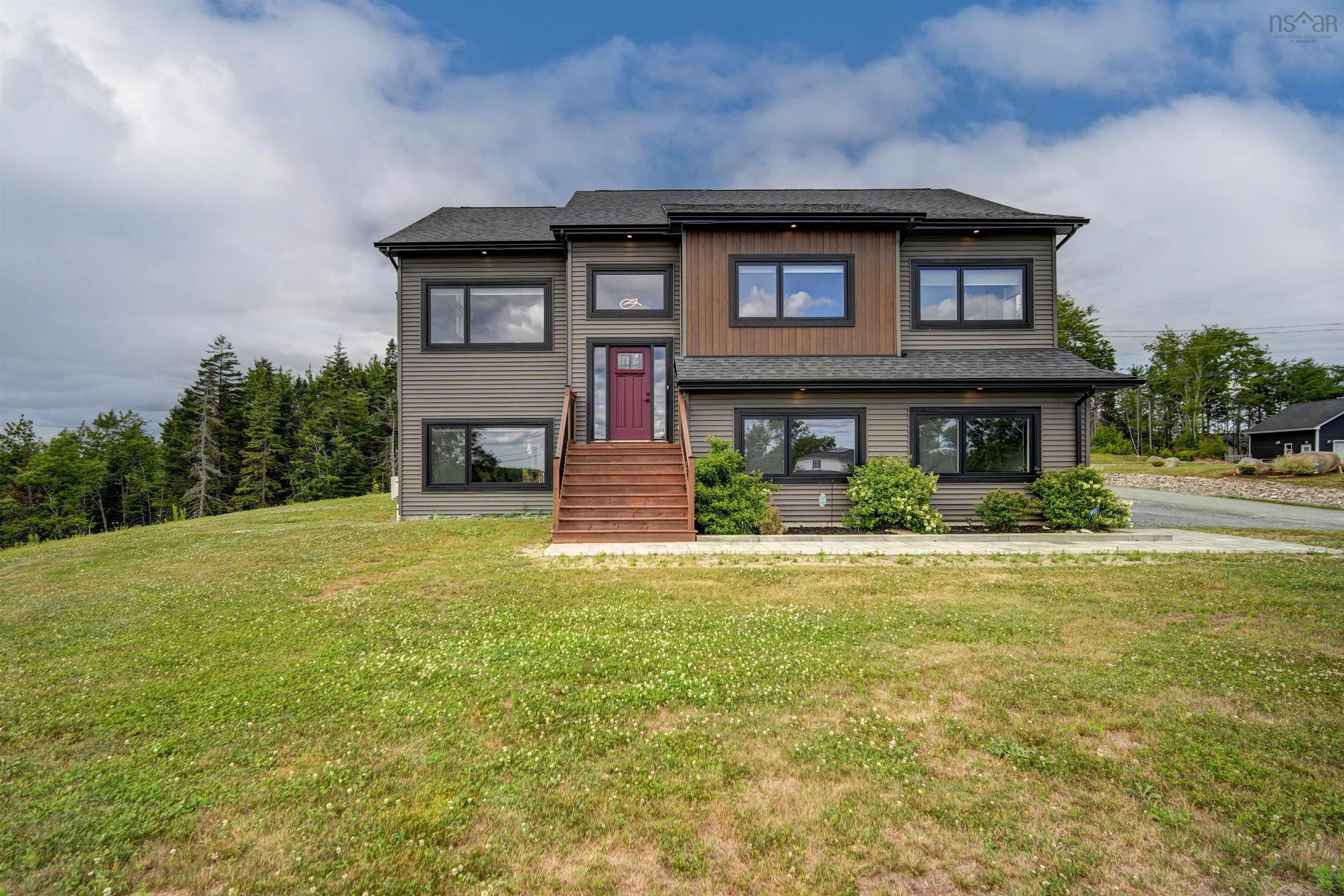 Thumbnail image for 911 McCabe Lake Drive MLS<sup>®</sup> 202618185