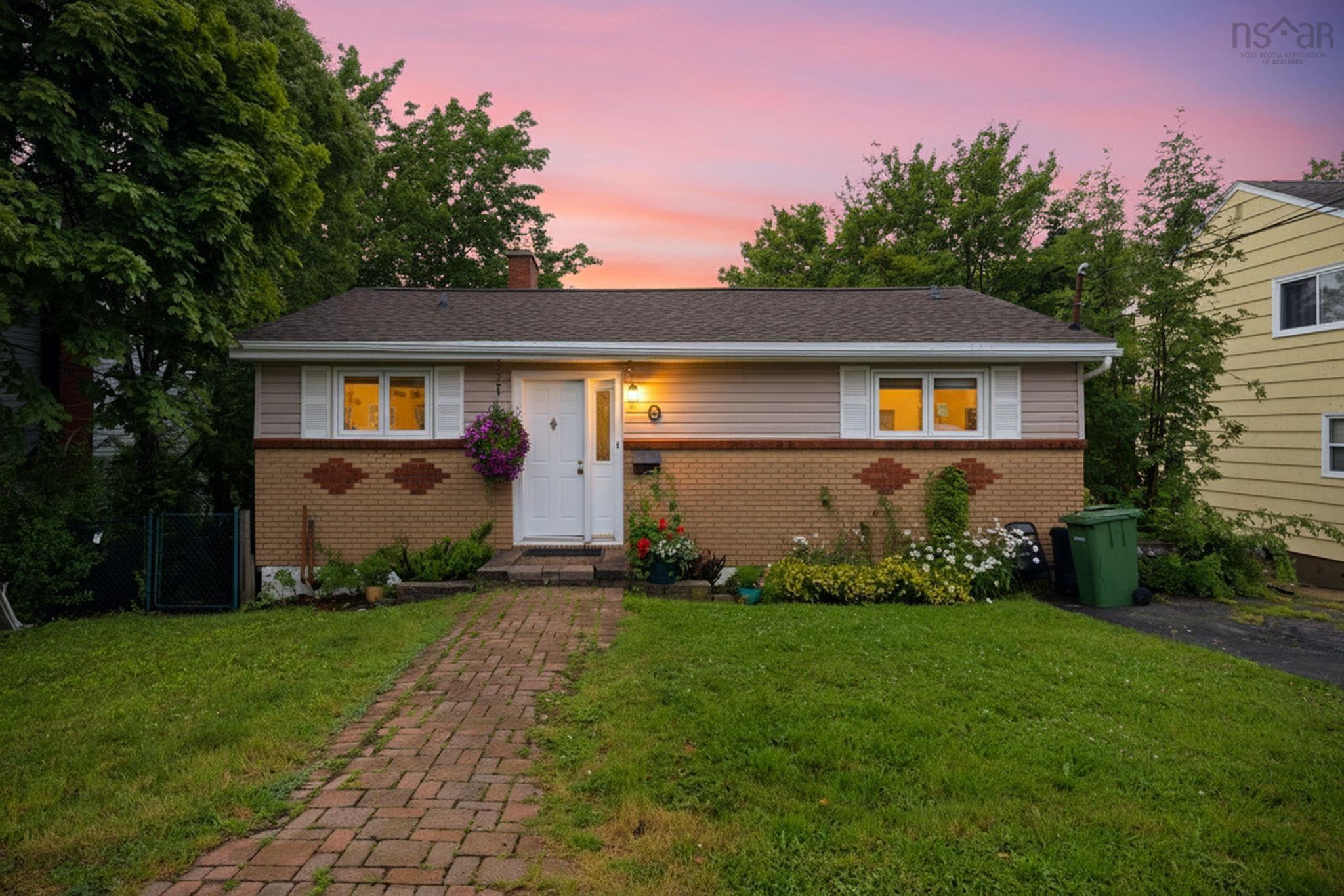 Thumbnail image for 104 Joffre Street MLS<sup>®</sup> 202618576