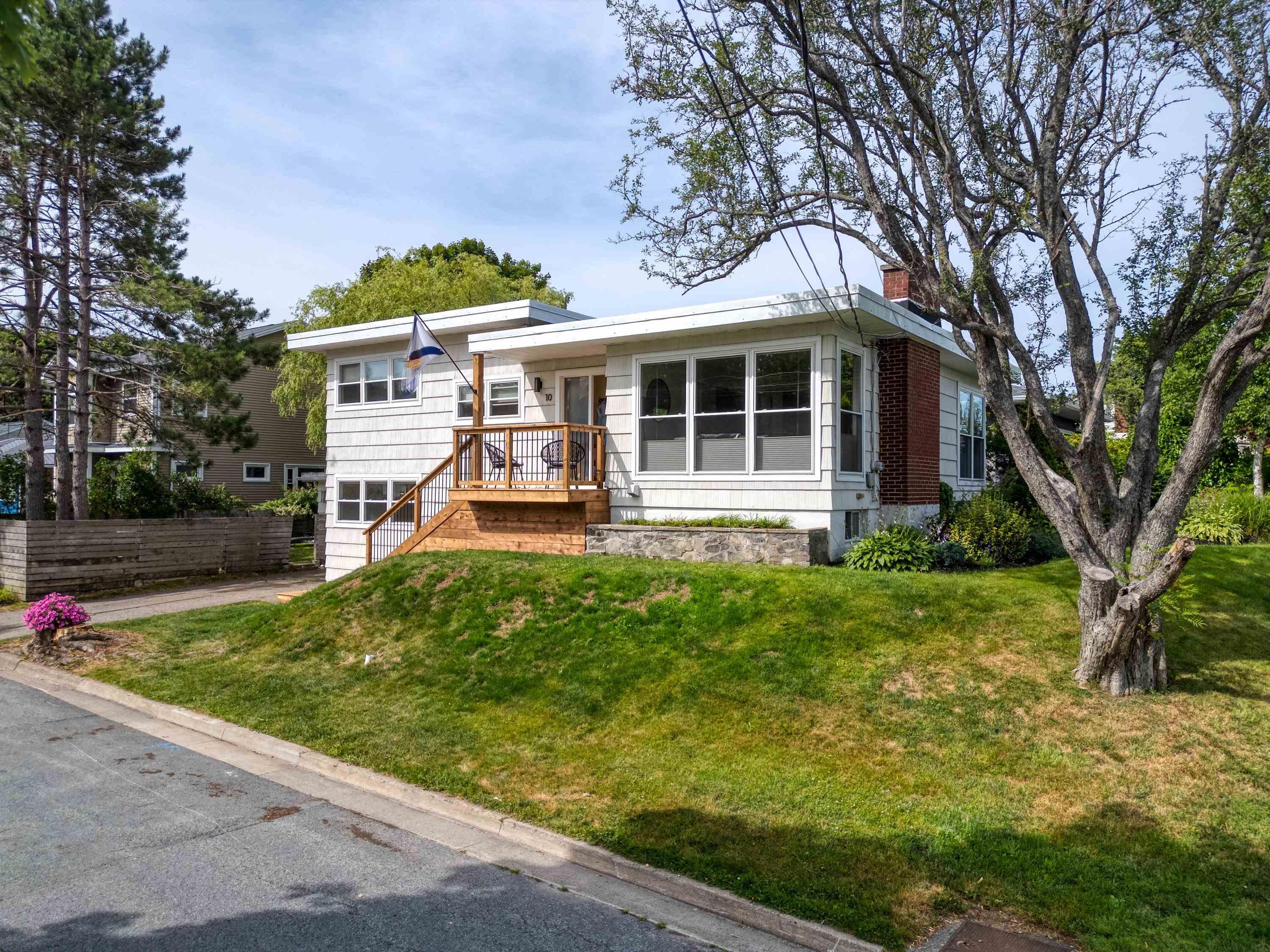Thumbnail image for 10 Clearview Crescent MLS<sup>®</sup> 202618844