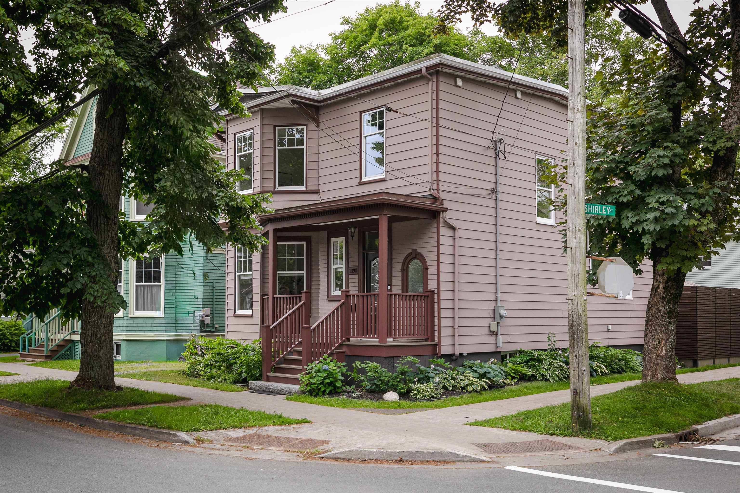 Thumbnail image for 1890 Vernon Street MLS<sup>®</sup> 202618883