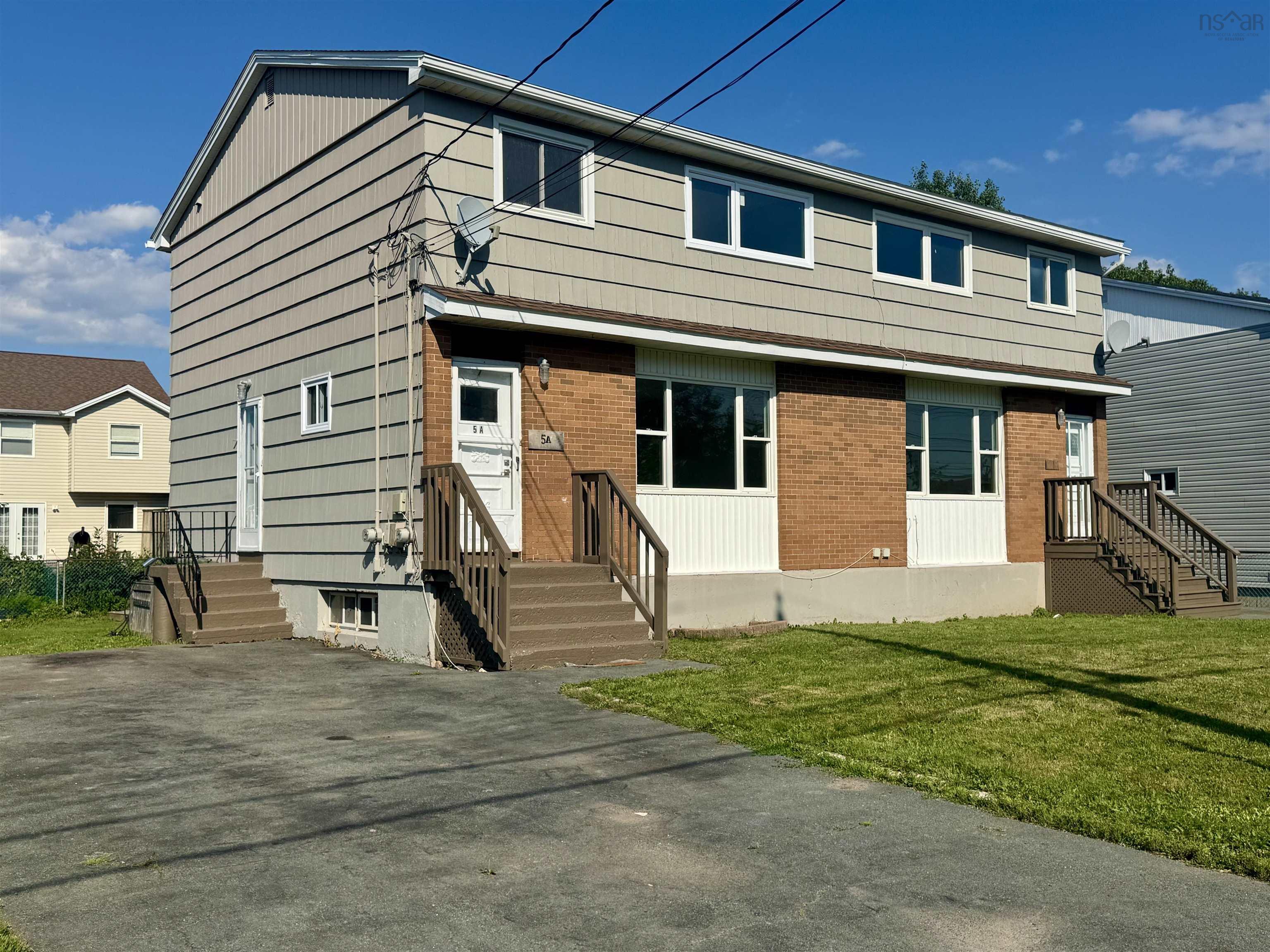 Thumbnail image for 5/5A Marilyn Drive MLS<sup>®</sup> 202618891