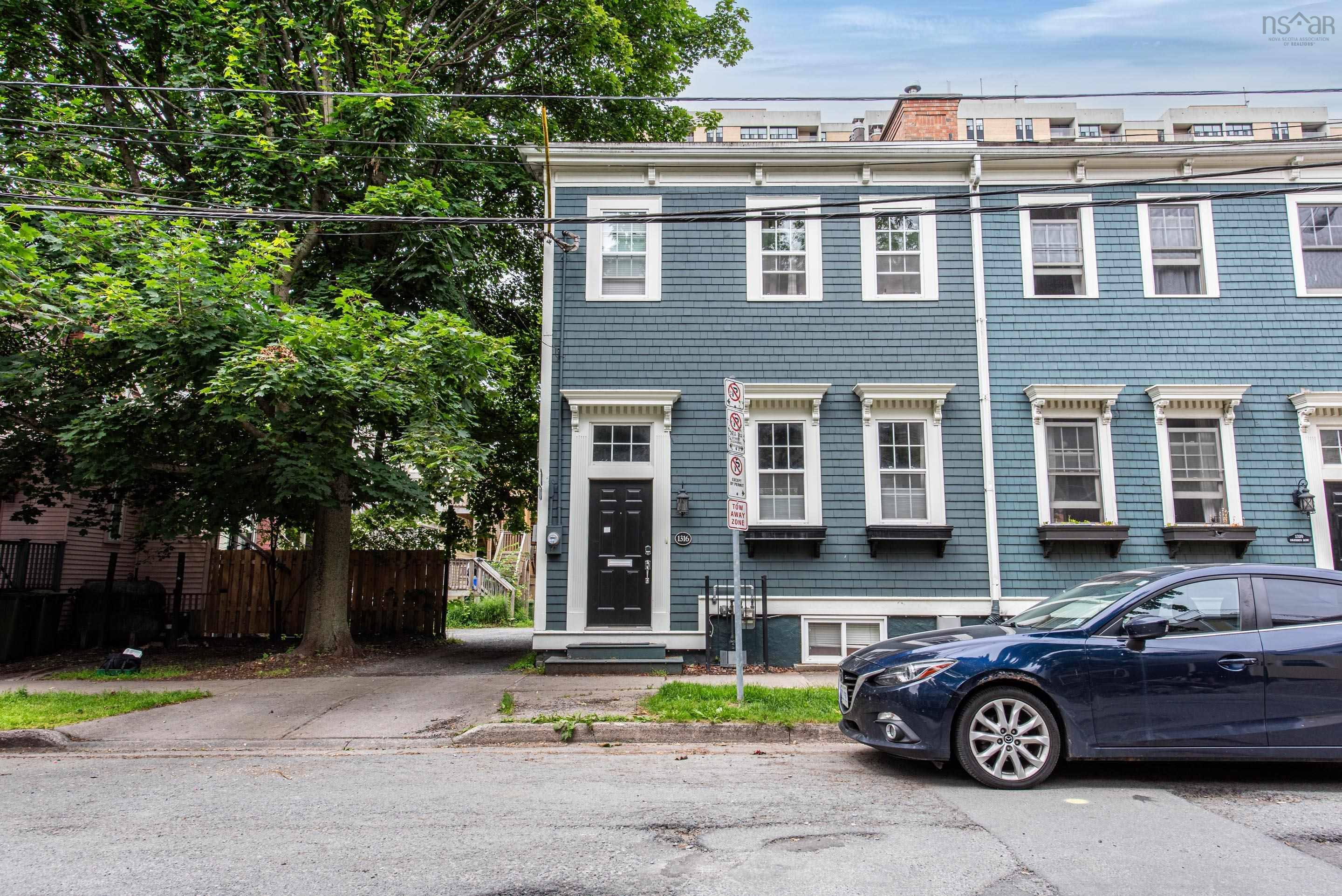 Thumbnail image for 1314 & 1316 Dresden Row MLS<sup>®</sup> 202619261